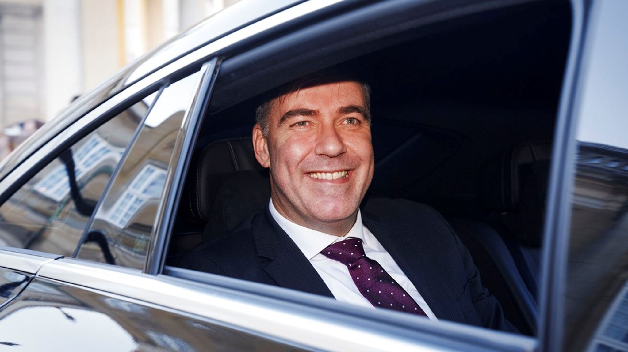 Danmarks nye klima-, energi- og forsyningsminister Lars Aagaard (M) nåede knapt at blive minister før EU-aftalerne tikkede ind. Nu skal EU's kvotesystem også indlemme skibstransport, og fra 2027 skal transportsektoren og byggebranchen også have et kvotesystem.&nbsp;