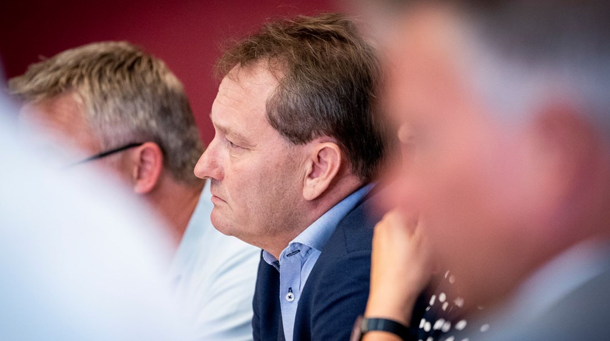 Det er politikernes fremmeste opgave at understøtte og sikre rammerne for den grønne omstilling af vejtransporten, skriver Peter Juel-Jensen (V).