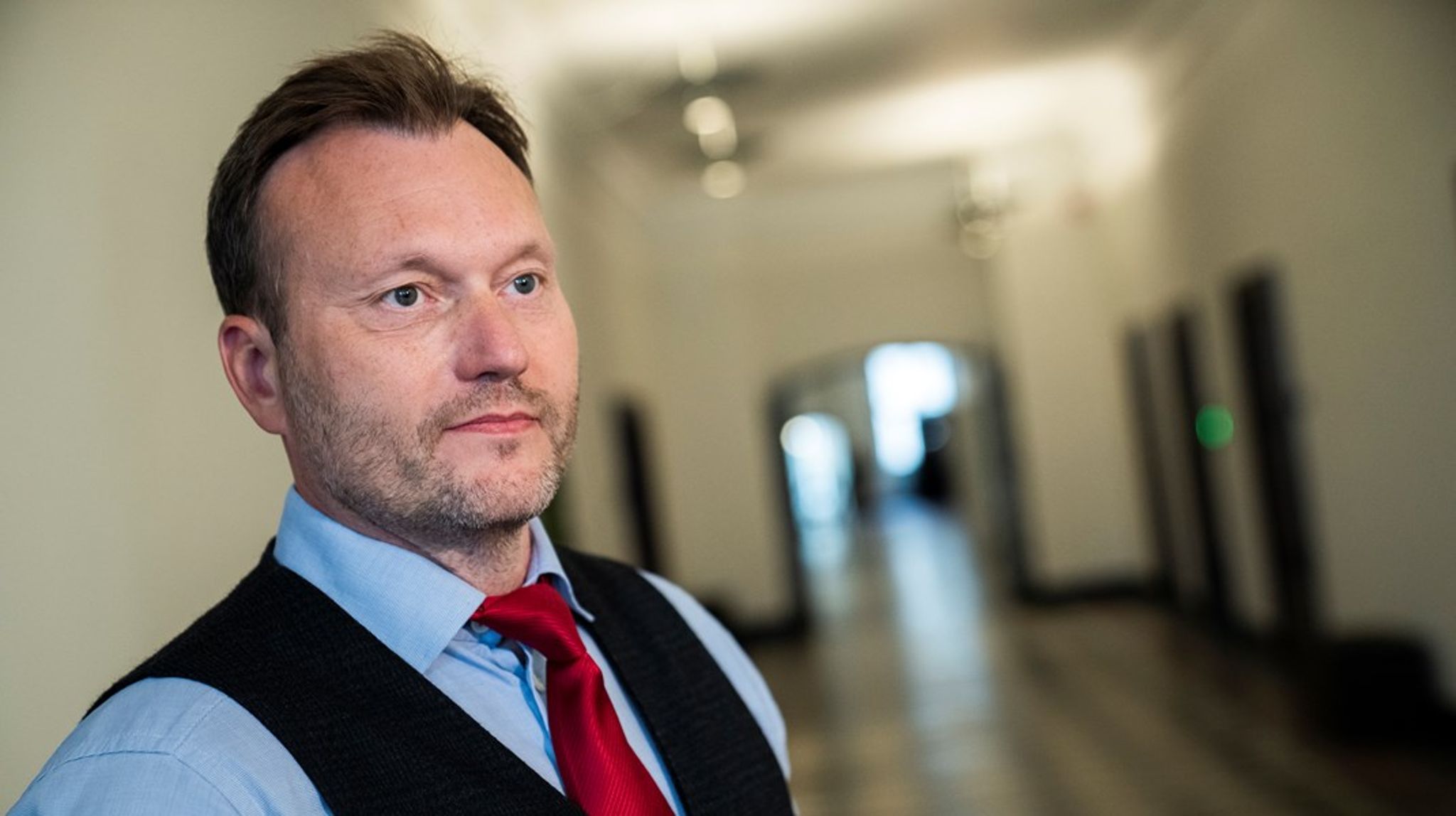 Lars Boje&nbsp;vil gøre Nye Borgerlige magtkritiske igen. Partiet skal være for de korslagte armes politik, hvor kompromiser er for opportunister, skriver Malene Møller Hall.