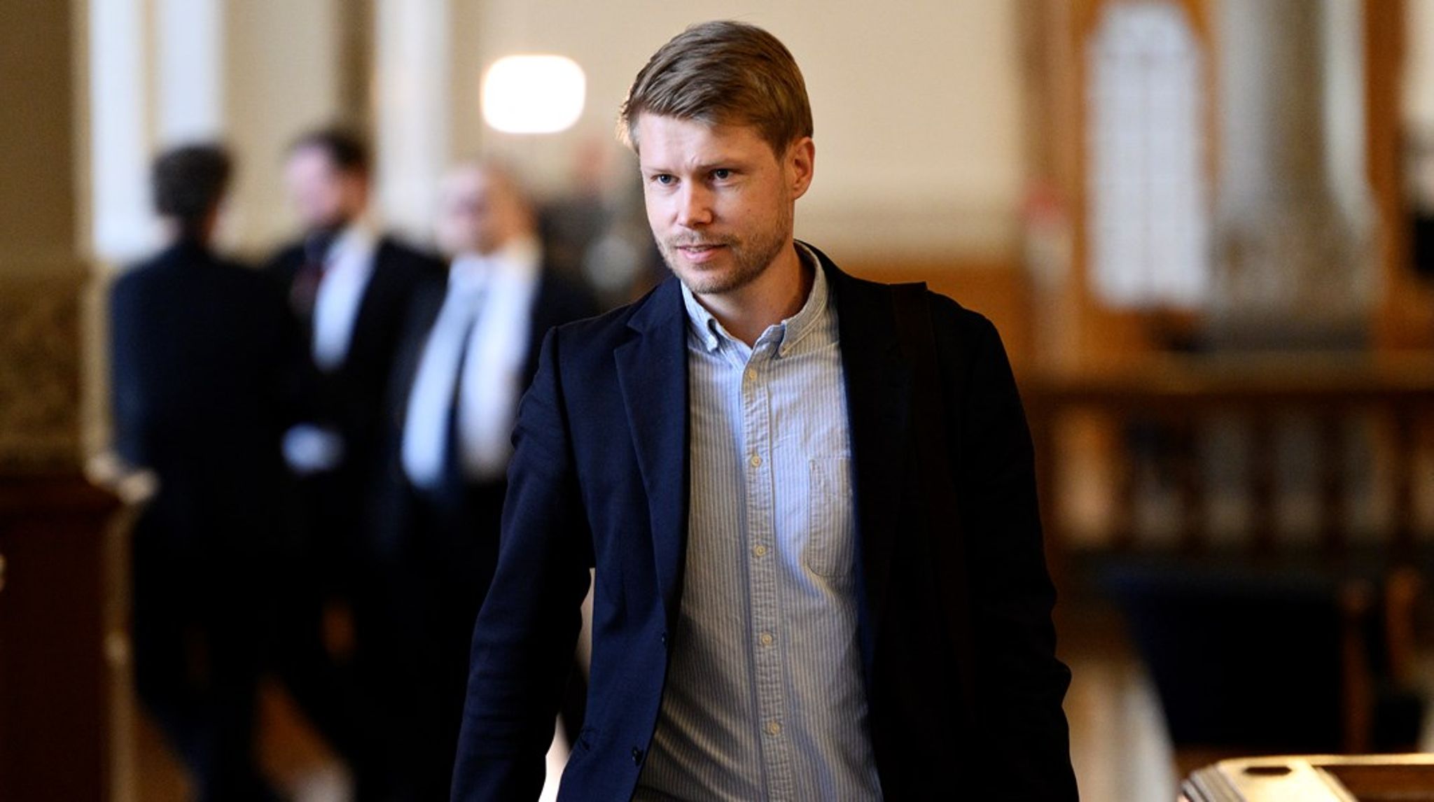 Christoffer Aagaard Melson (V) går på barsel. Derfor indtræder tidligere Venstre-minister Eva Kjer Hansen som vikar.