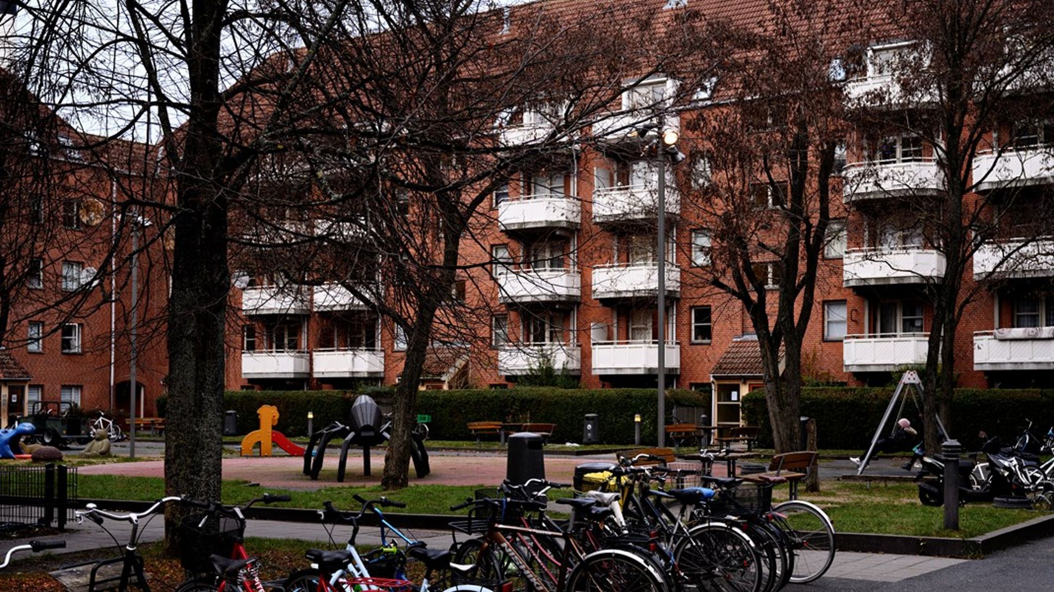 Vi mangler almene boliger i København, derfor skal vi se at få bygget nogle flere, skriver Solveig Råberg Tingey. Fotoet er fra det almene boligbyggeri Mjølnerparken. 
