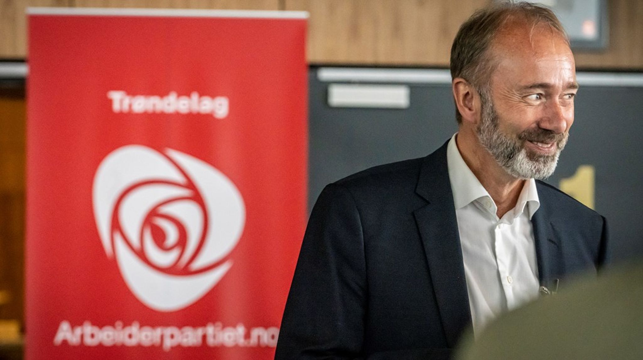 Trond Giske har været minister i flere omgange og var i mange år en af de mest fremtrædende politikere i Arbeiderpartiet. I 2018 måtte han gå af som næstformand i partiet efter en stribe anklager om krænkelser af yngre kvinder.