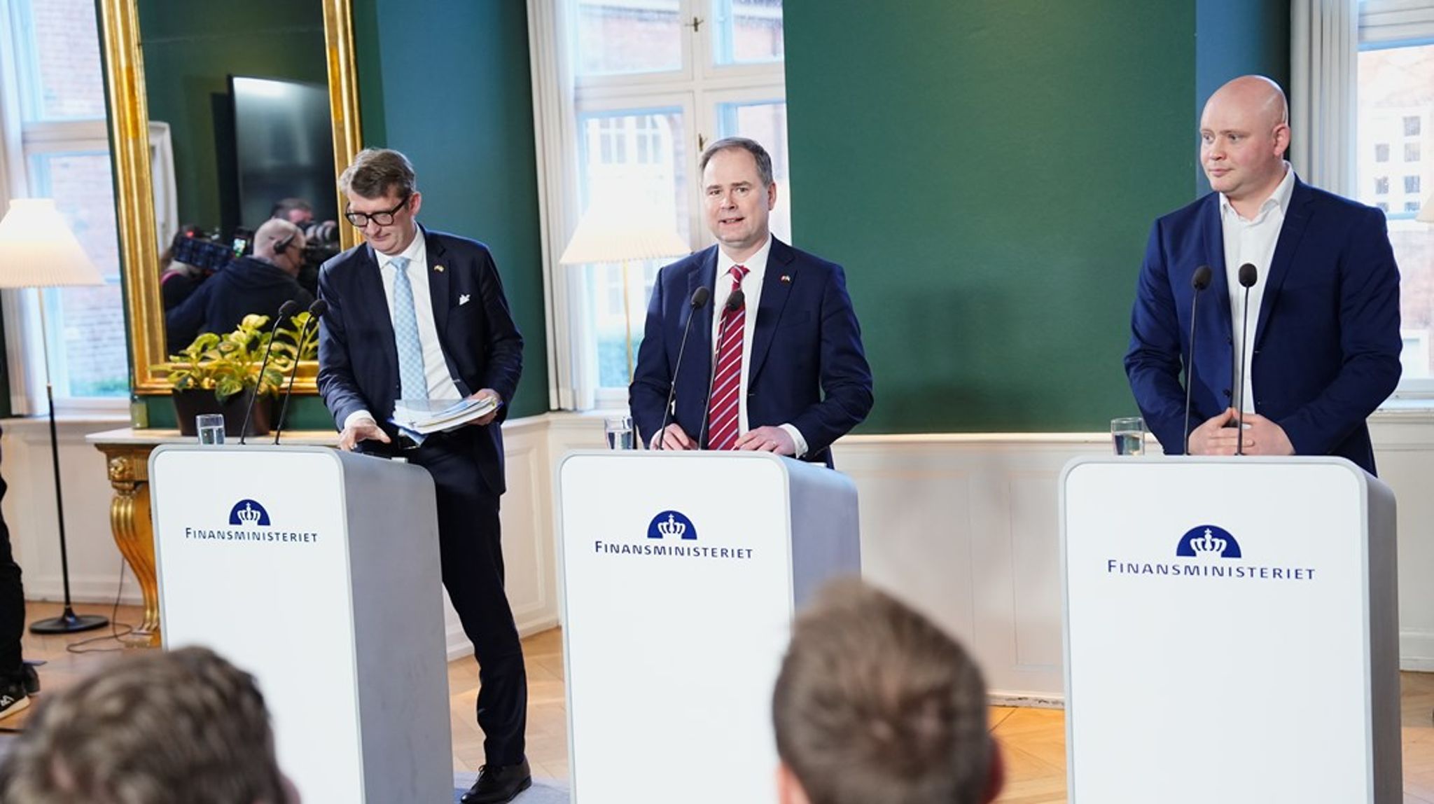 Med "foden på bremsen" ønsker regeringen at finansiere fortsat velfærd og&nbsp;grøn omstilling i 2023.