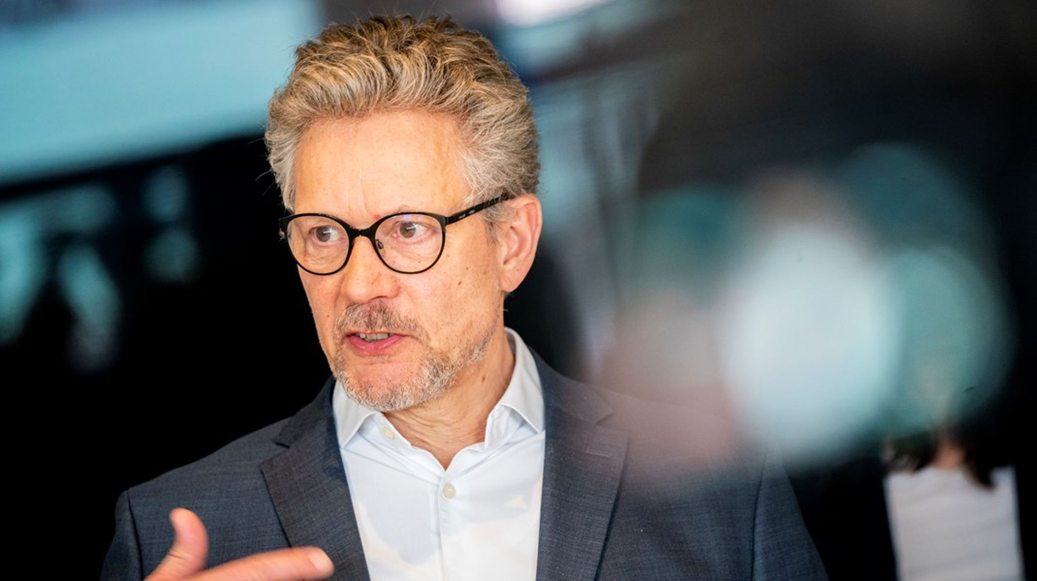 Regeringen har på andre områder prioritetet milliarder til akutte indsatser. Alligevel vælger regeringen at lave en finanslov, der er så uambitiøs på klimaområdet, at de finder anledning til at undskylde, at de har glemt klimakrisen i forordet, skriver Torsten Gejl.<br>