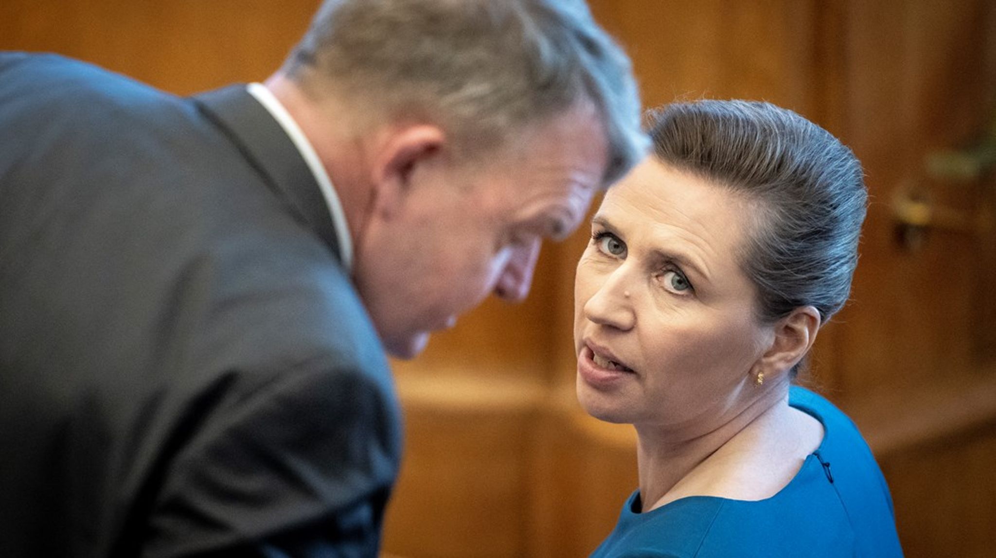Det er sigende, at dansk politik hælder mere til at skrotte udviklingsbistanden end at kritisere våbenhandlen, skriver&nbsp;Emil Samaras Eriksen.