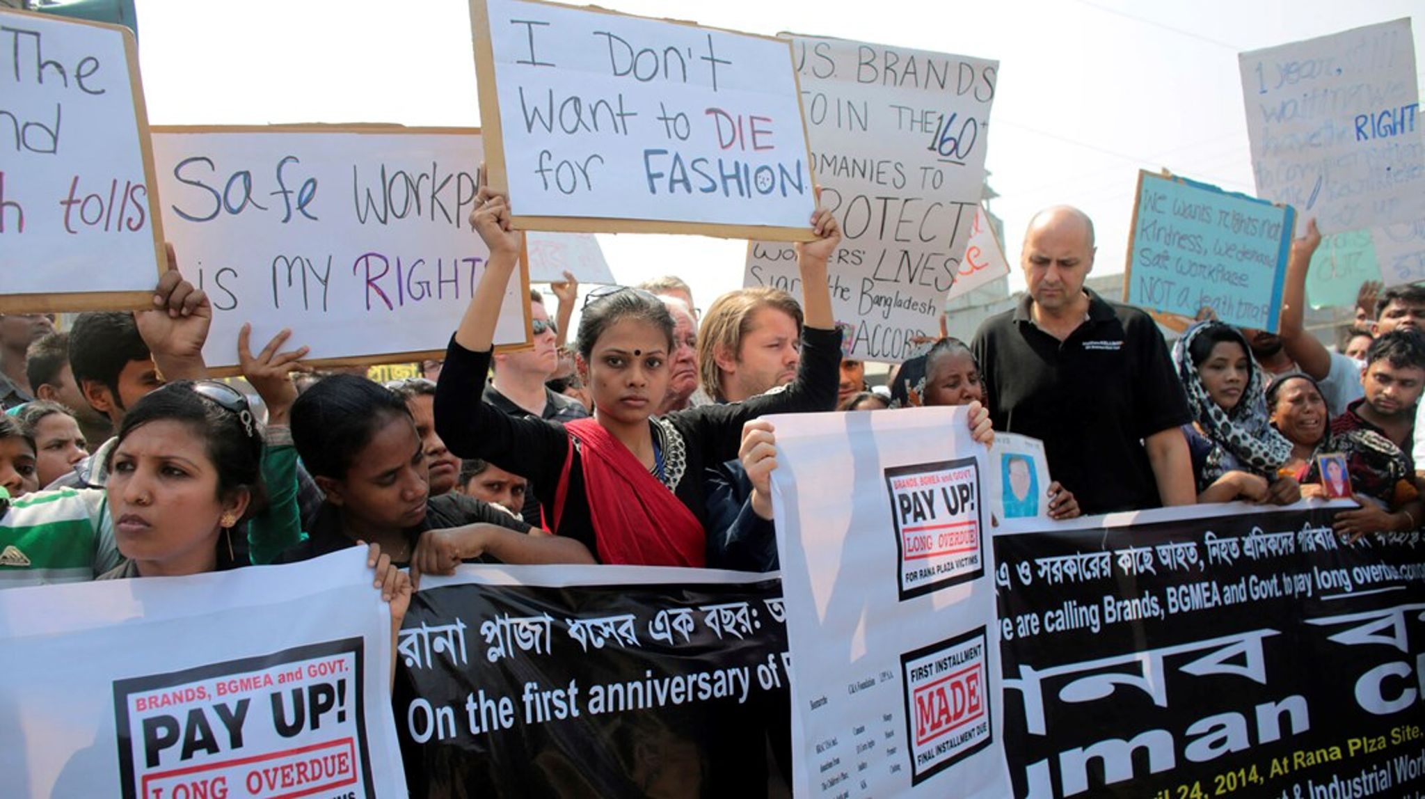 I dagene op til Rana Plaza-kollapset havde arbejderne gentagne gange gjort det klart, at de var bange for at træde ind på fabrikken. Mange blev tvunget tilbage med både vold og trusler, skriver&nbsp;Julie Bundgaard og Tanja Gotthardsen.