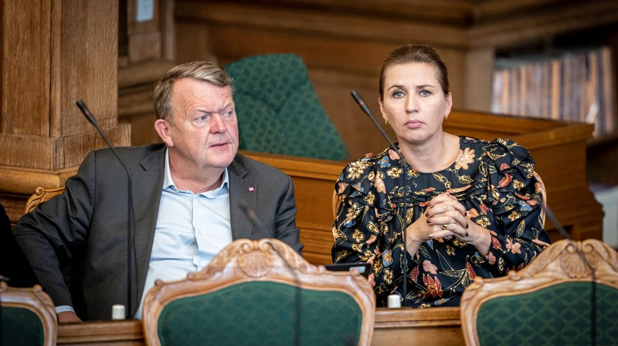 Det ene øjeblik kæmper vi med næb og klør for demokratiet. Det næste øjeblik er vi bedøvende ligeglade, skriver David Trads om regeringens udenrigspolitiske linje.&nbsp;&nbsp;
