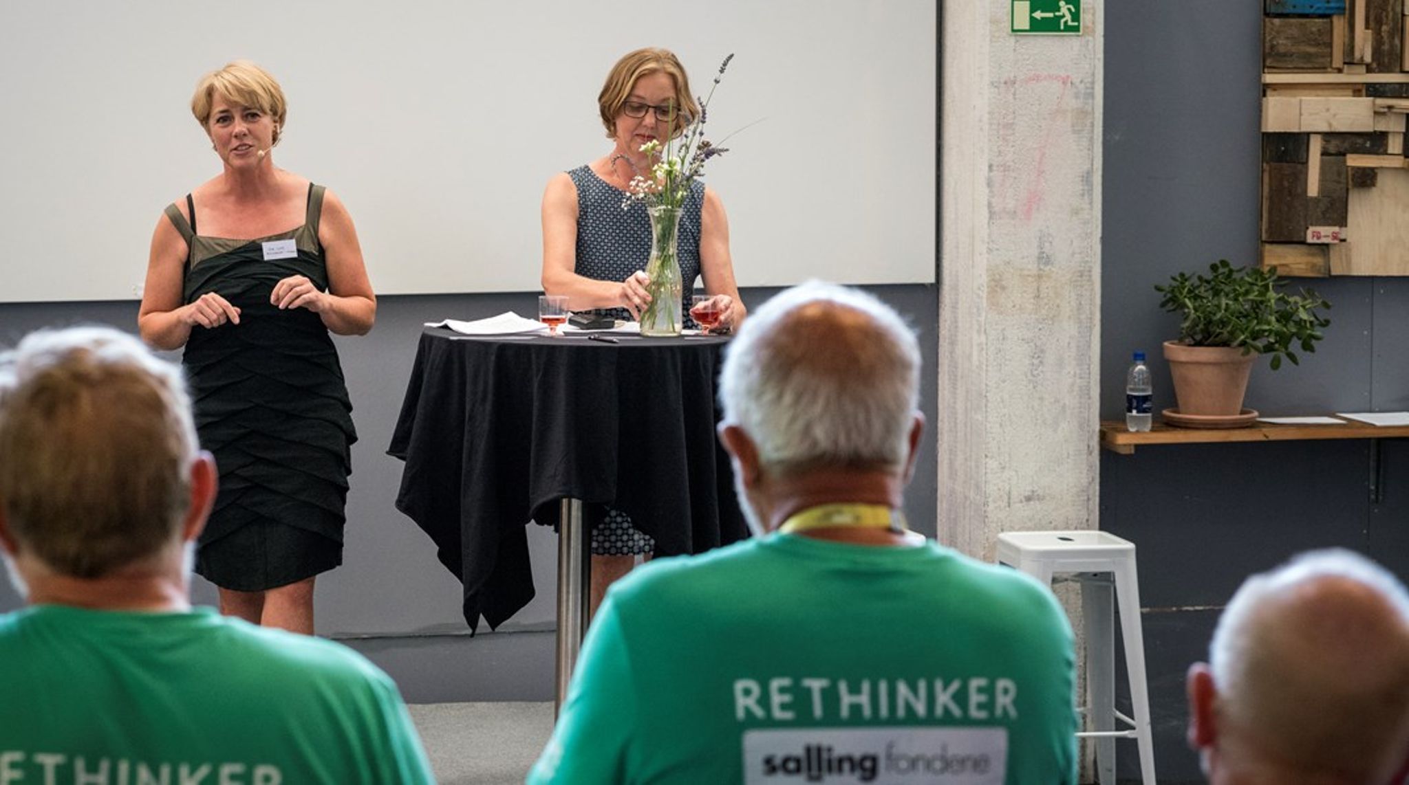 Ulla Lund (tv) sammen med tidligere kollega,&nbsp;Susanne Hyldborg Jensen.