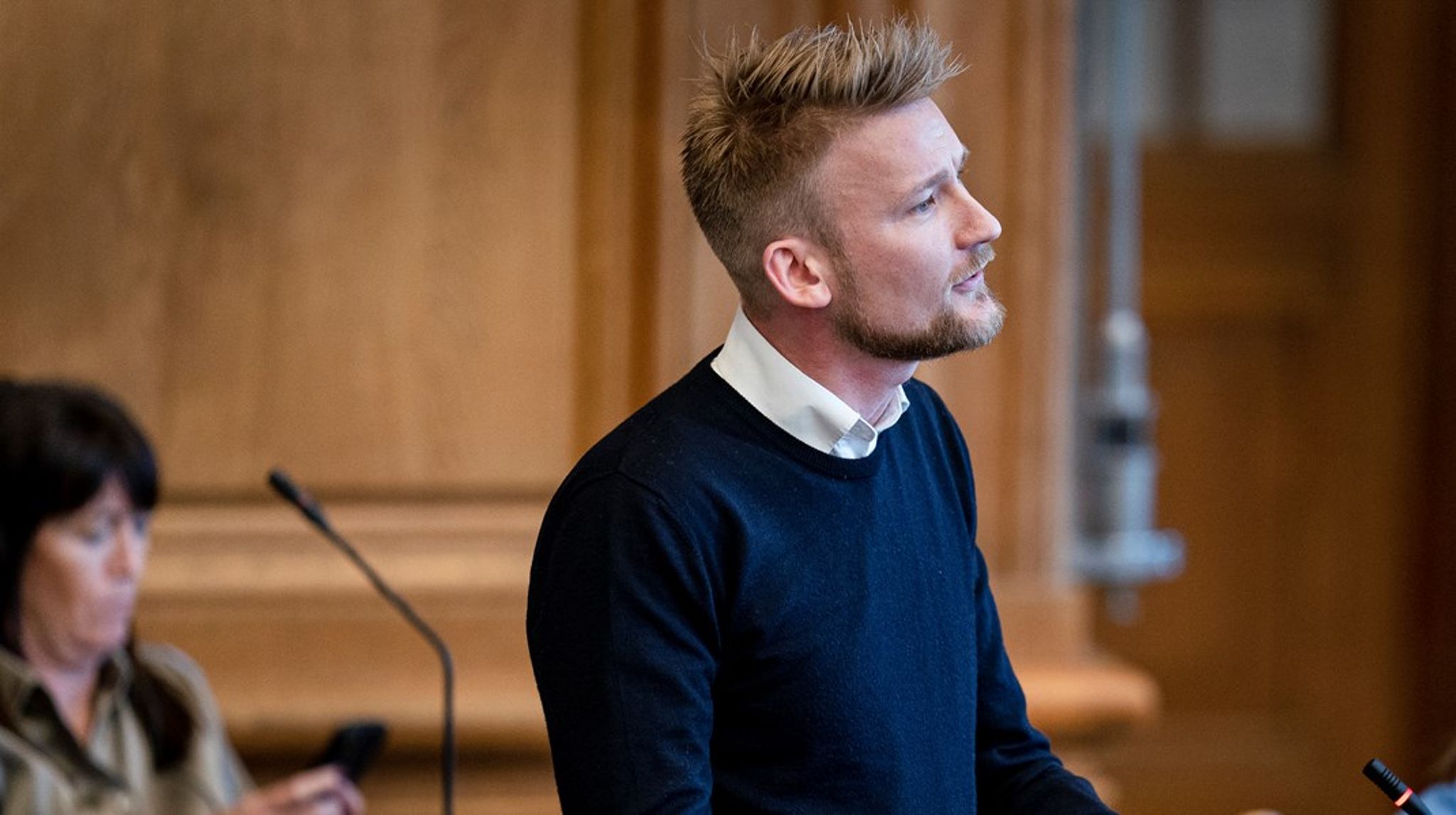 DF's retsordfører, Peter Kofod, tilbyder justitsminister Peter Hummelgaard (S) en håndsrækning i løsningen på, hvordan presset skal lettes fra de danske domstole.&nbsp;