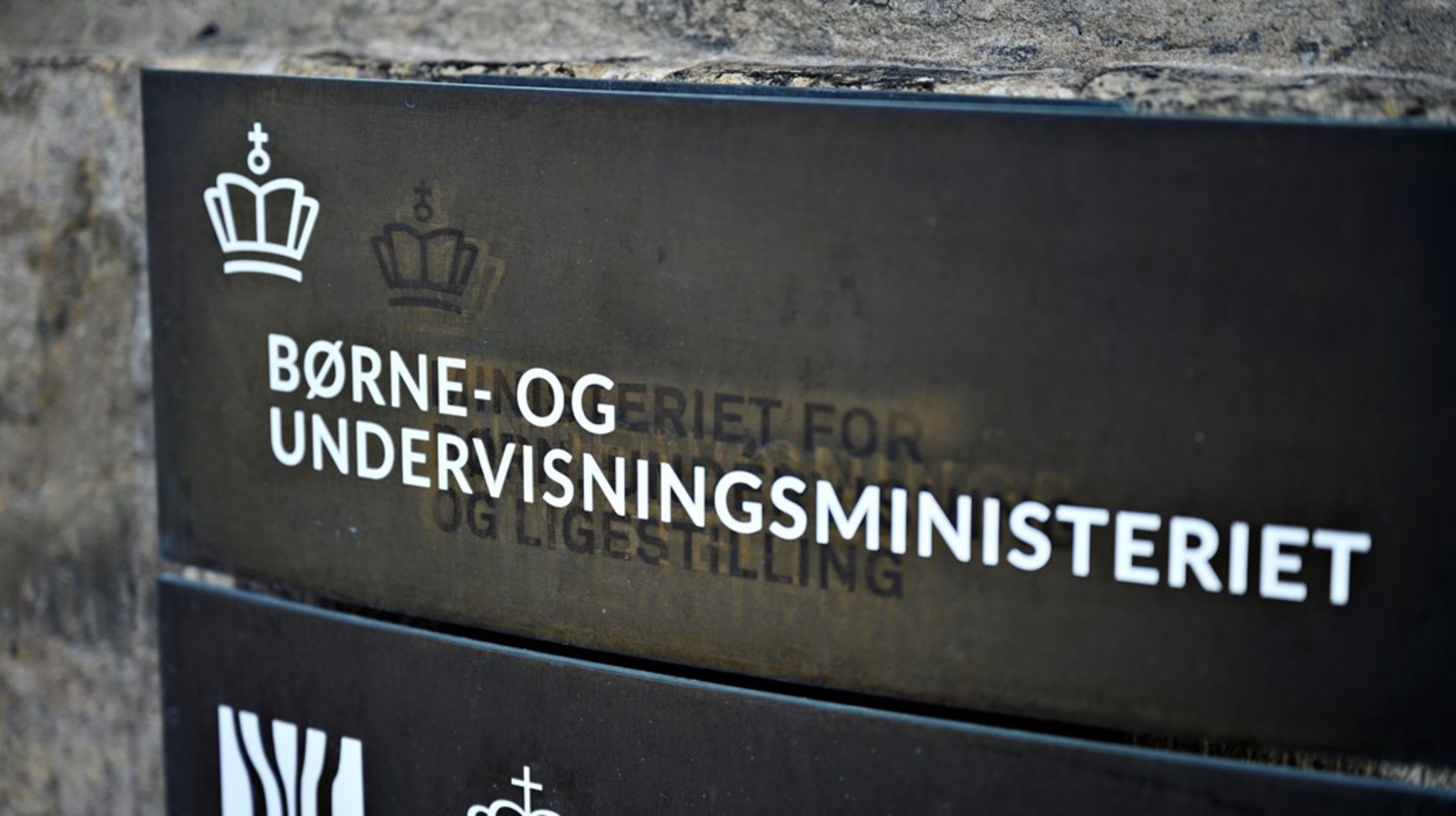 Hos Børne- og Undervisningsministeriet skal man på jagt efter en ny pressechef. Thomas Bro Sæhl er nemlig ny kommunikationschef i HK.&nbsp;
