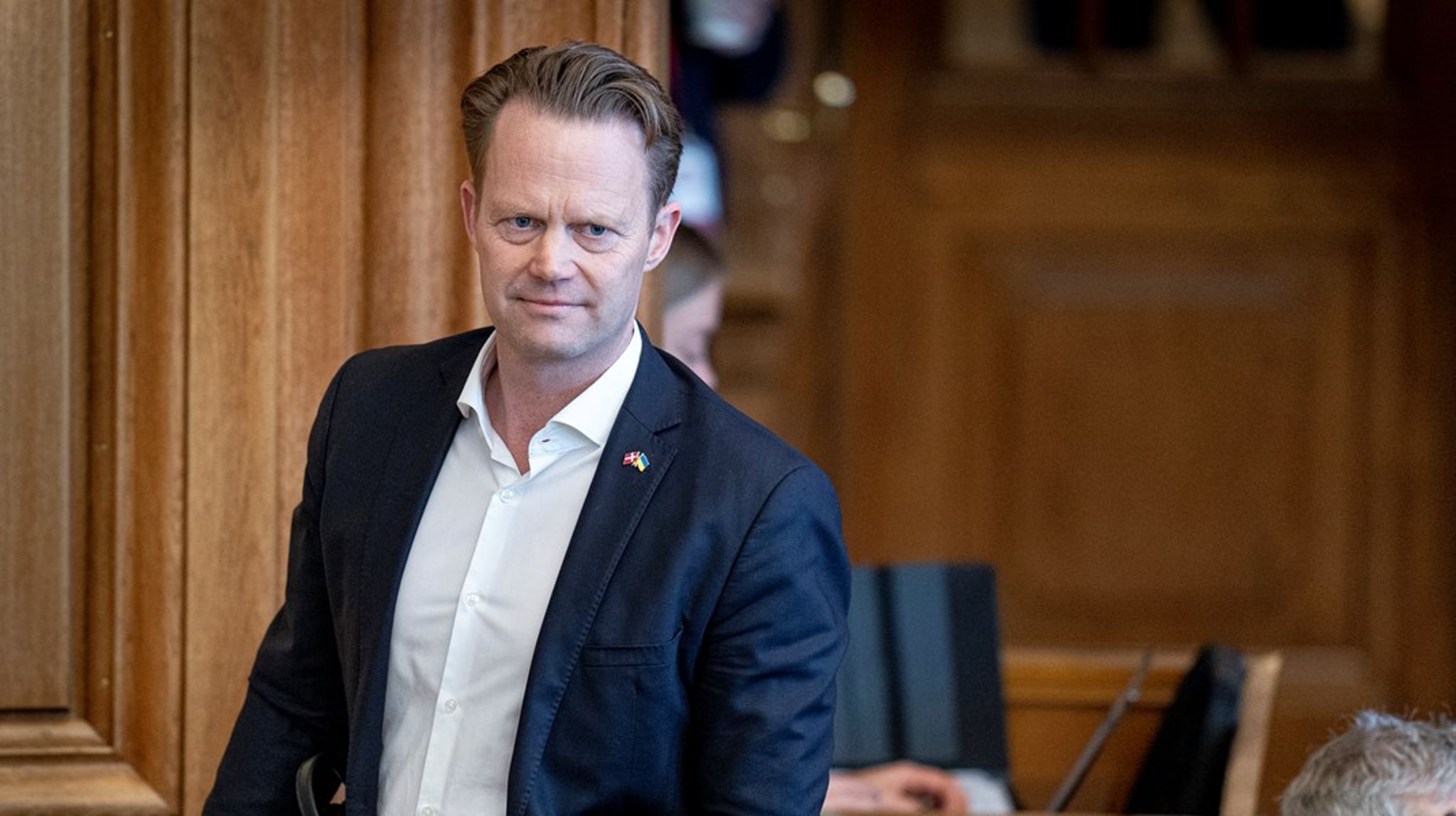 Efter omkring tre måneder som stedfortræder i Folketinget nedlægger Jeppe Kofod sit mandat.&nbsp;