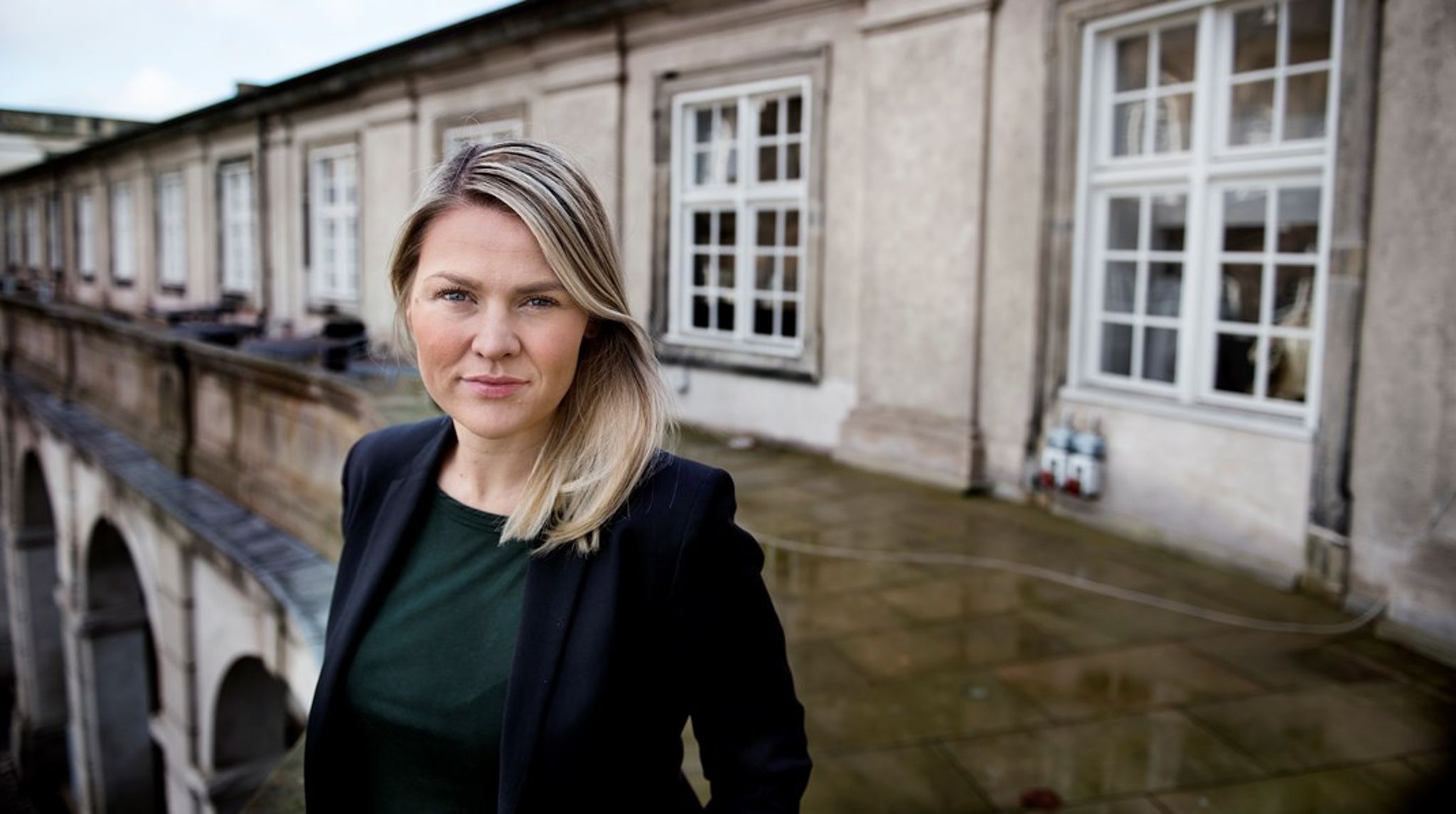 Laura Lindahl har tidligere været medlem af Folketinget for Liberal Alliance, men skiftede i 2021 parti og blev medlem af Konservative. 