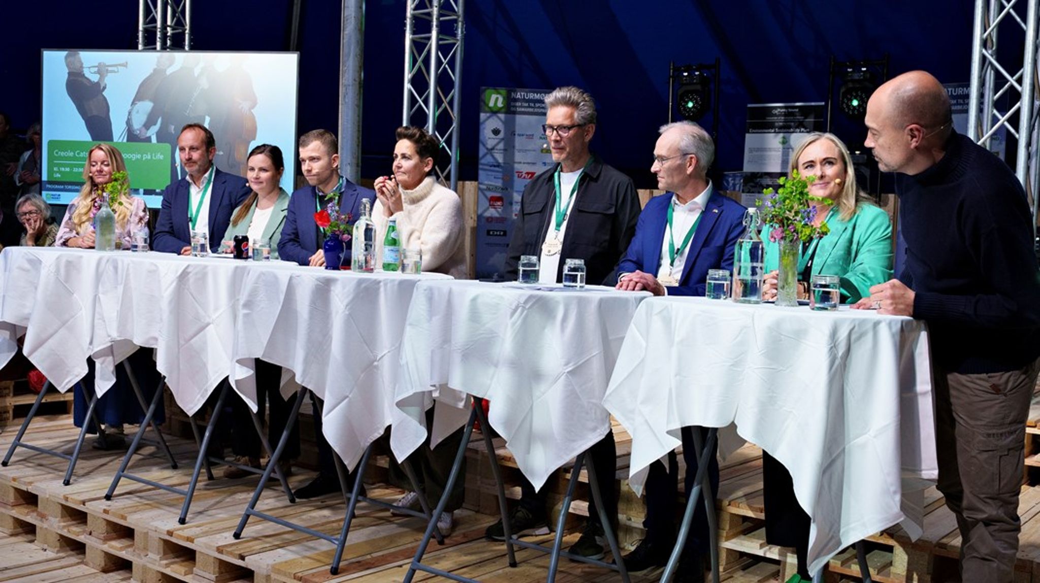 Stort set alle Folketingets partier var repræsenteret ved den store politiske debat ved Naturmødet. Og bølgerne gik højt. 