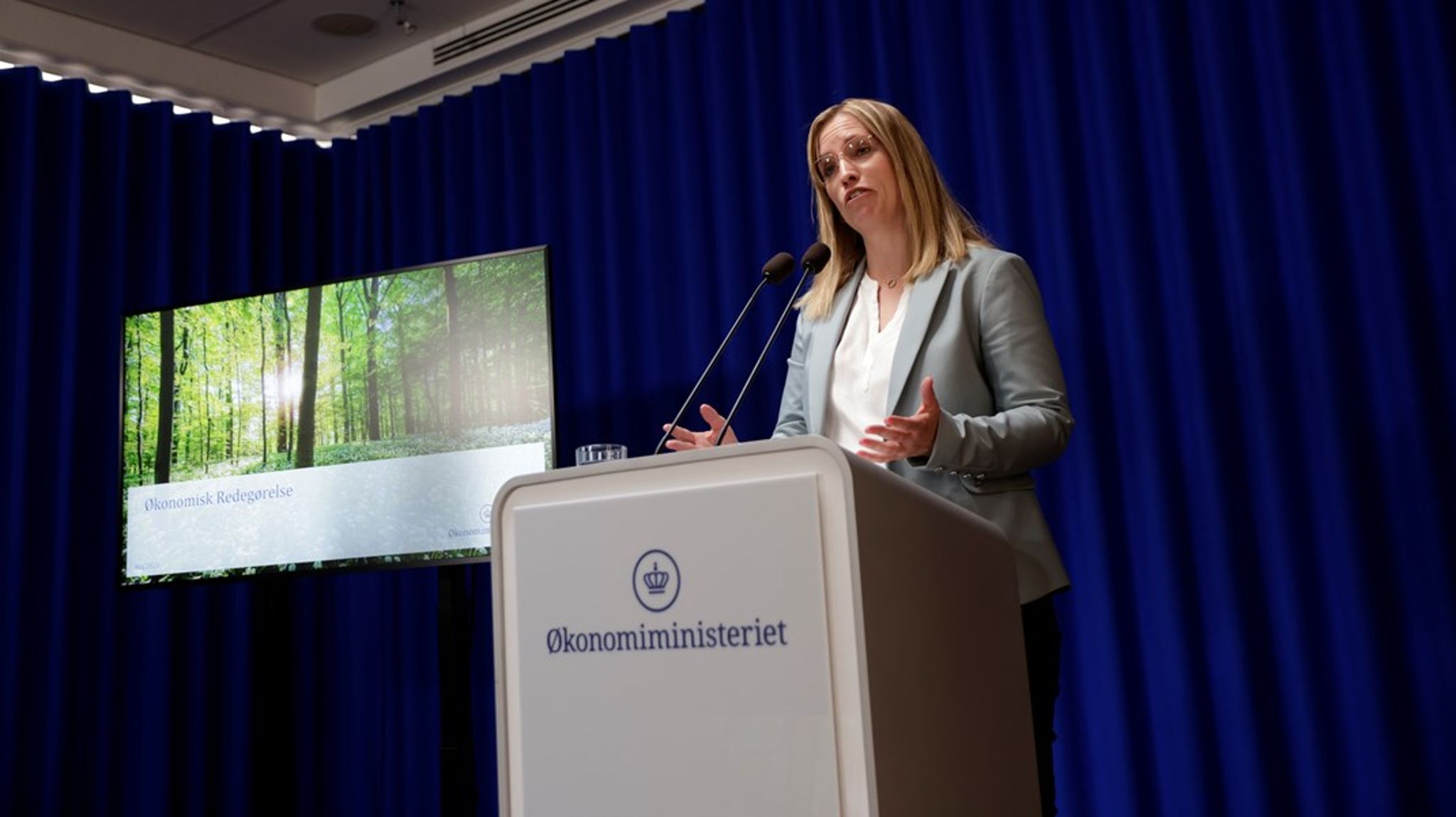 Dansk økonomi er "særdeles robust" og nu står i "et stærkt udgangspunkt", lyder prognosen fra Økonomisk Redegørelse.&nbsp;