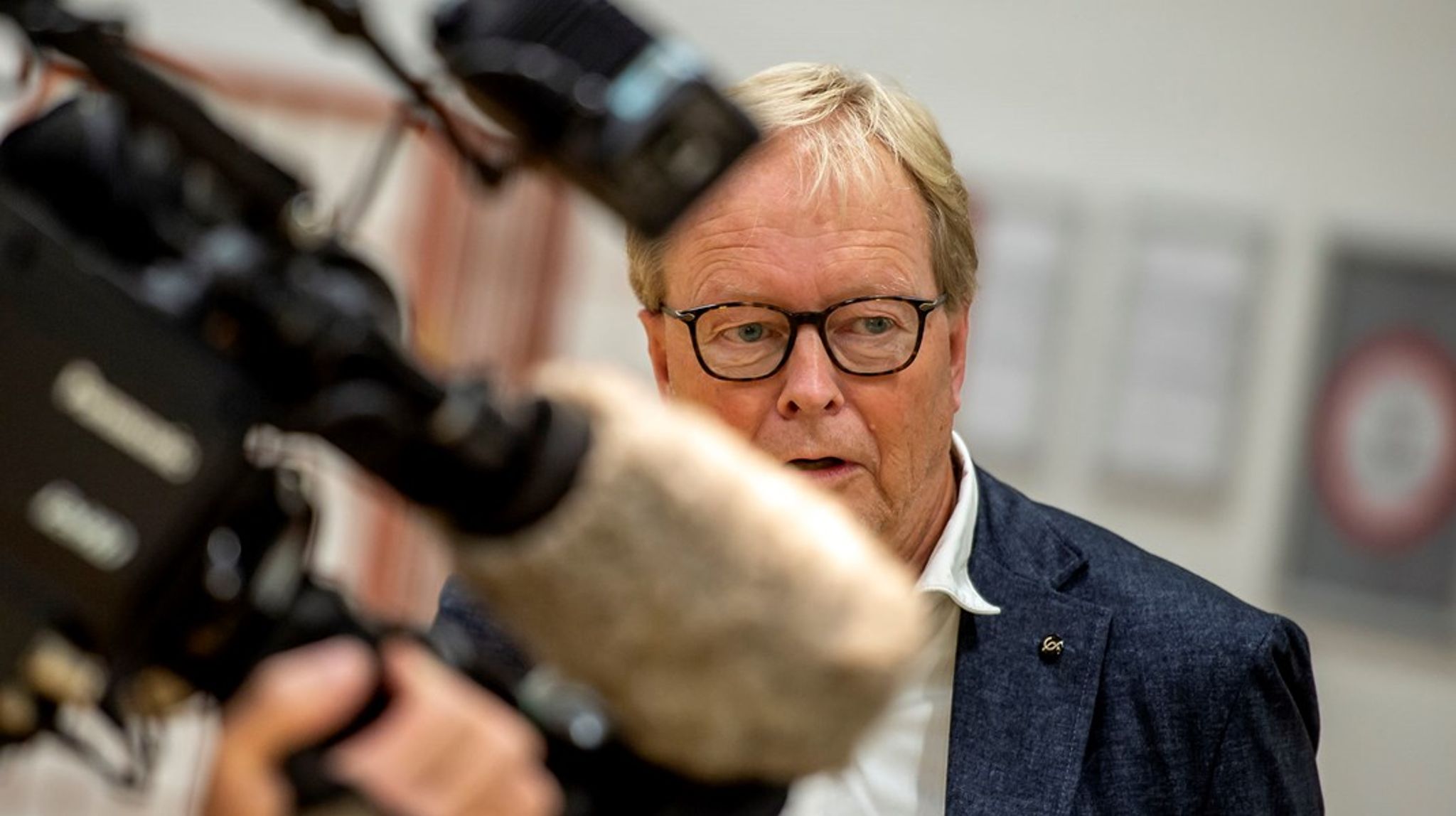 Formand for KL's socialudvalg Ulrik Wilbek (V) vil have bedre muligheder for at etablere kommunale botilbud. En aktuel mangel på tilbud er ifølge ham med til at drive prisen og dermed udgifterne i vejret.<br>