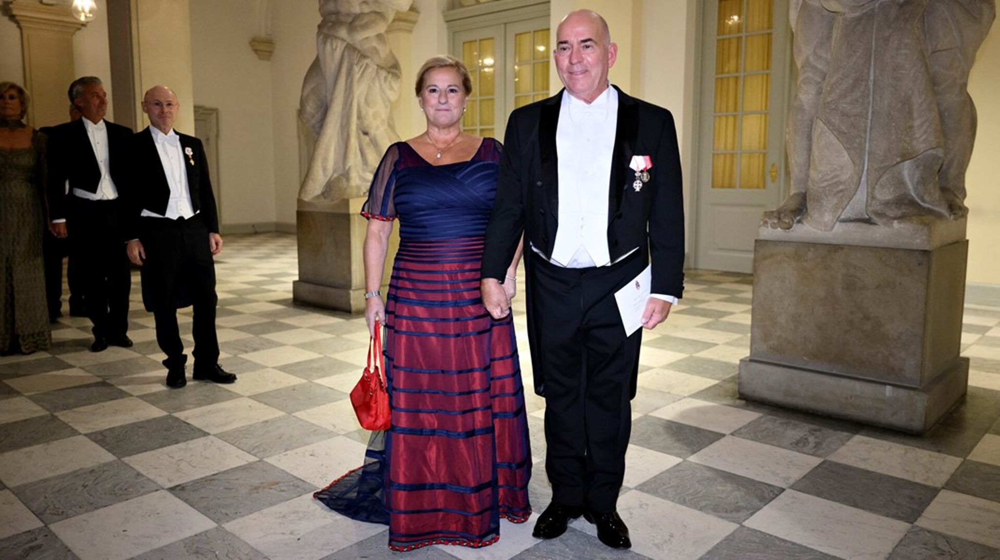 Espersen med ridderkorset på brystet til Dronningens 50års jubilæum. Nu er det opgraderet til ridderkors af første grad.&nbsp;