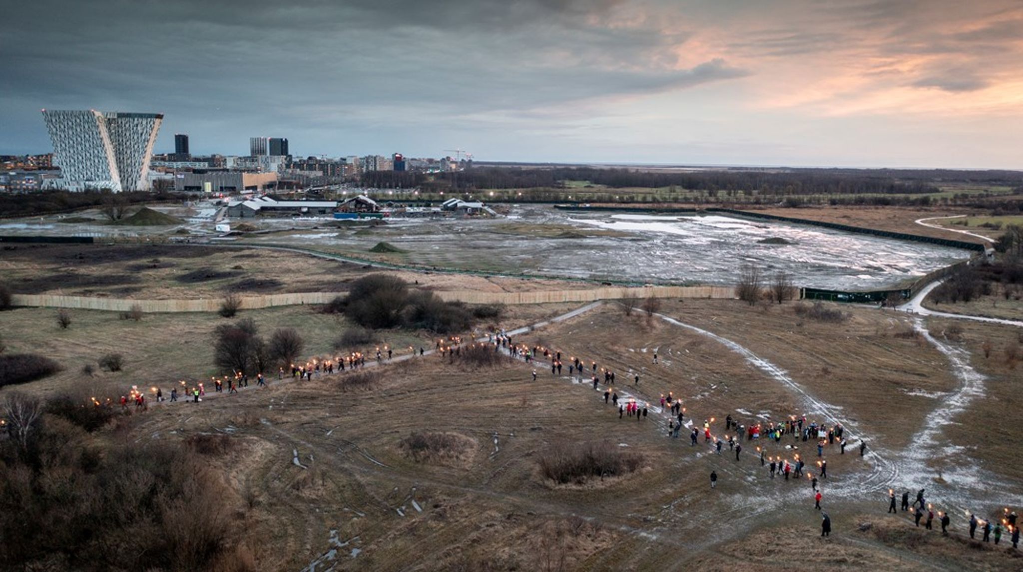 Landsretten har omstødt en kendelse fra Københavns Byret, der satte byggeriet Fælledby på Amager Fælled i midlertidigt bero.&nbsp;