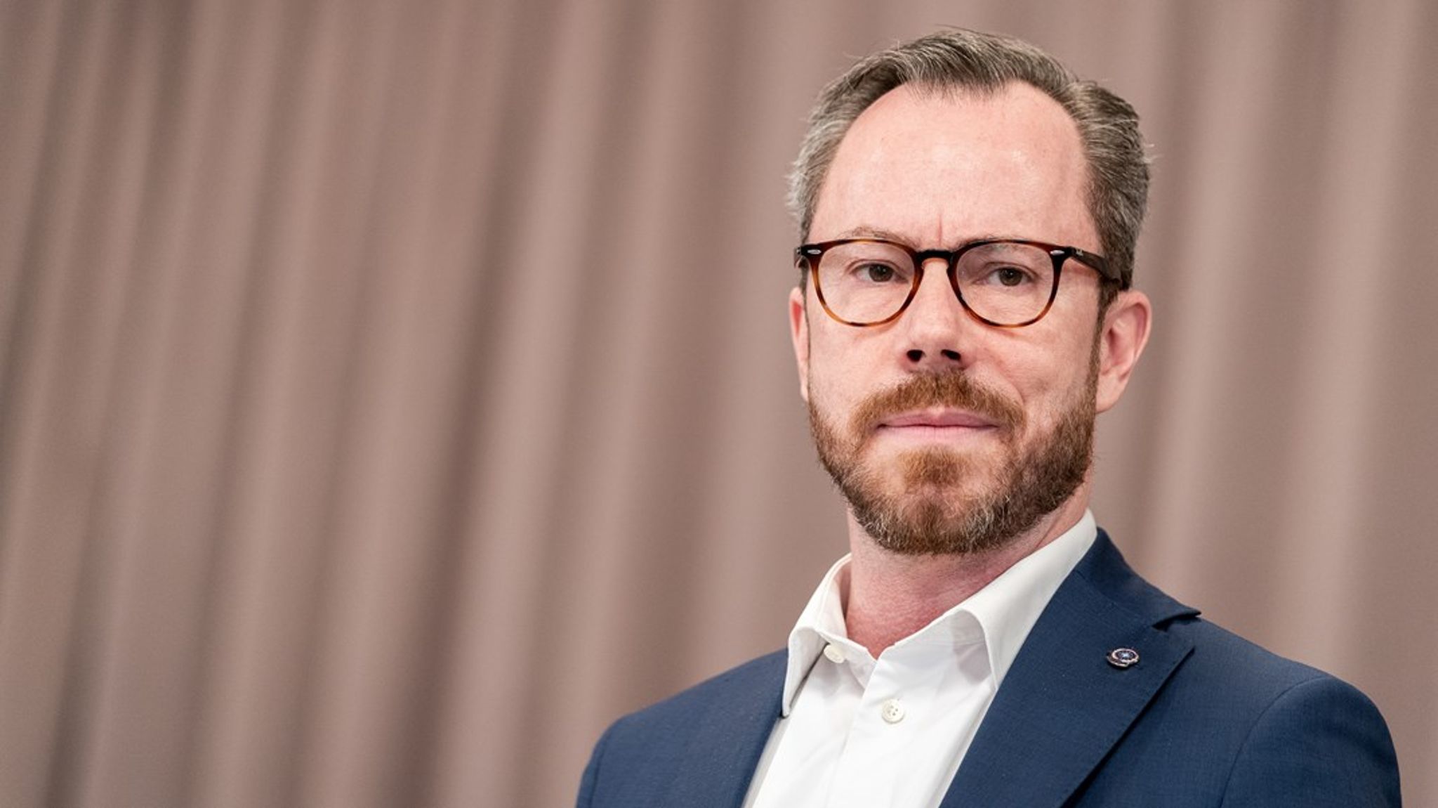 Der skal leveres på øverste hylde fra dag ét både på de interne og eksterne linjer, når Ellemann vender tilbage fra sin sygemelding.
Kan Ellemann det, spørger Poul Madsen.&nbsp;