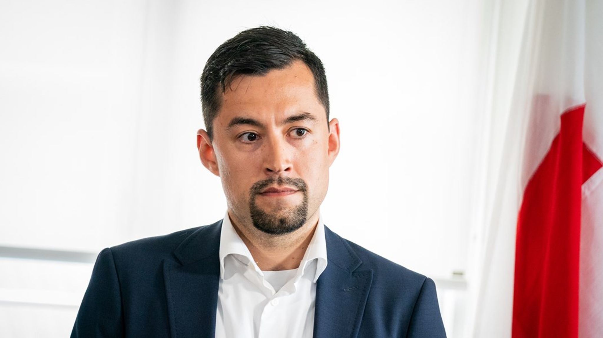 Mute B. Egede overtager ansvaret for uddannelse-, kultur-, idræt-, og kirkeområdet, efter minister Peter Olsen har valgt at trække sig