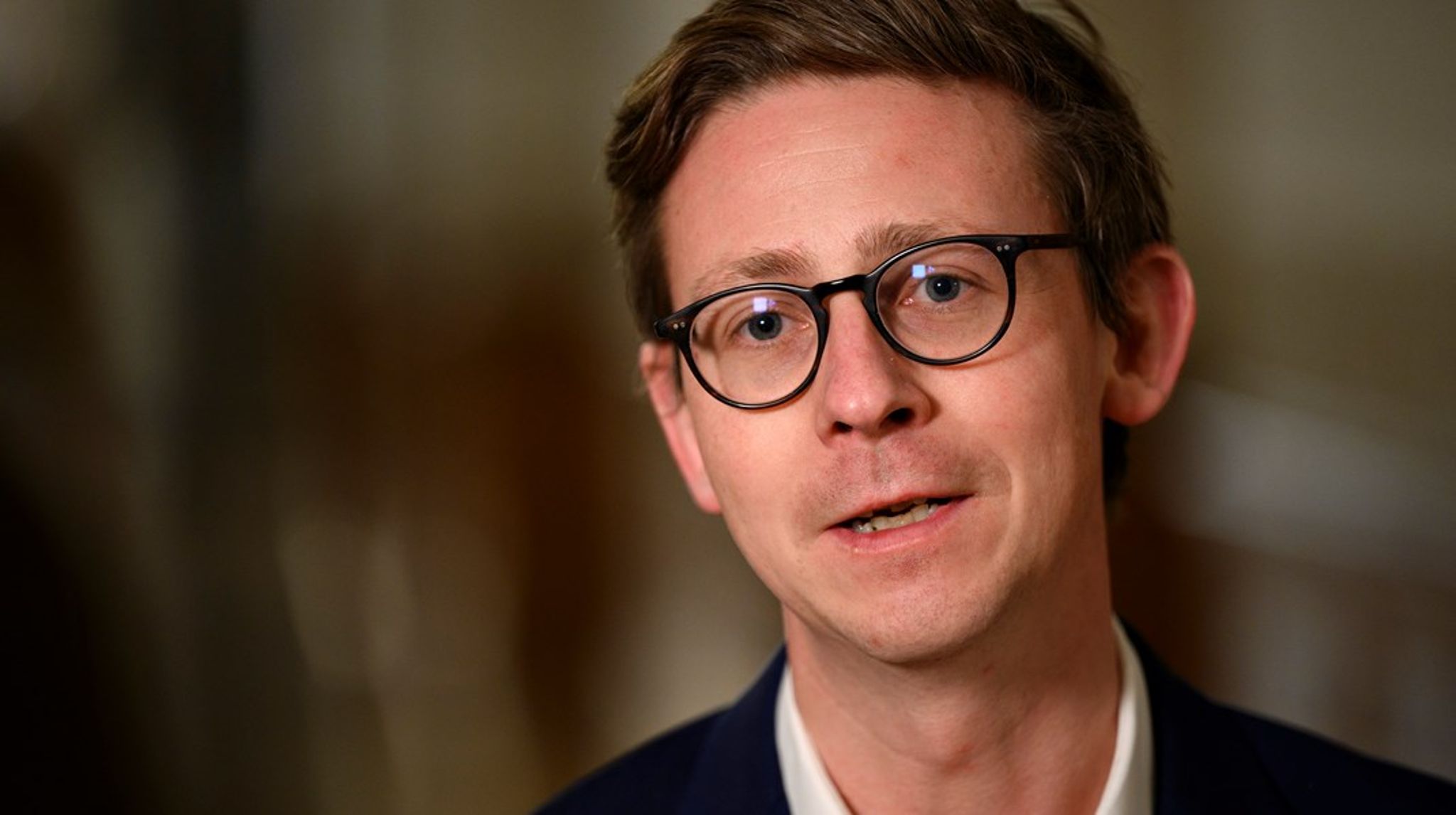 Jeg begræder at Karsten Lauritzen fravalgte politik og synes, at vi bør tage debatten om, hvordan vi forbedrer vilkårene på Christiansborg. Men det er en fejl at sammenlige det med en almindelig arbejdsplads, skriver Jacob Bruun.