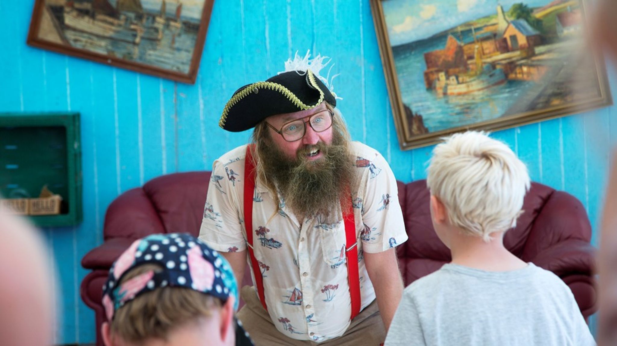 Manden bag Onkel Reje, Mads Geertzen, fortæller, at han har været til psykolog, og at han nu er glad igen. 