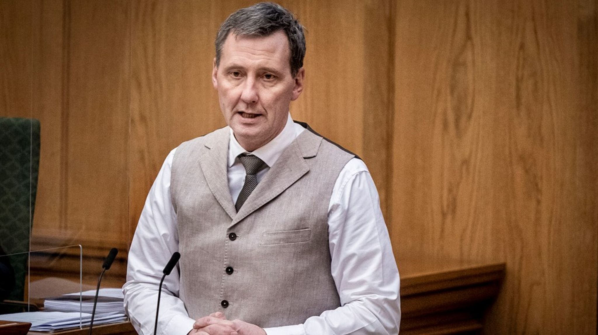 Fængselsaftalen blev indgået for mere end to år siden af den daværende justitsminister Nick Hækkerup. Men den&nbsp;mangler endnu at blive vedtaget i Kosovo.