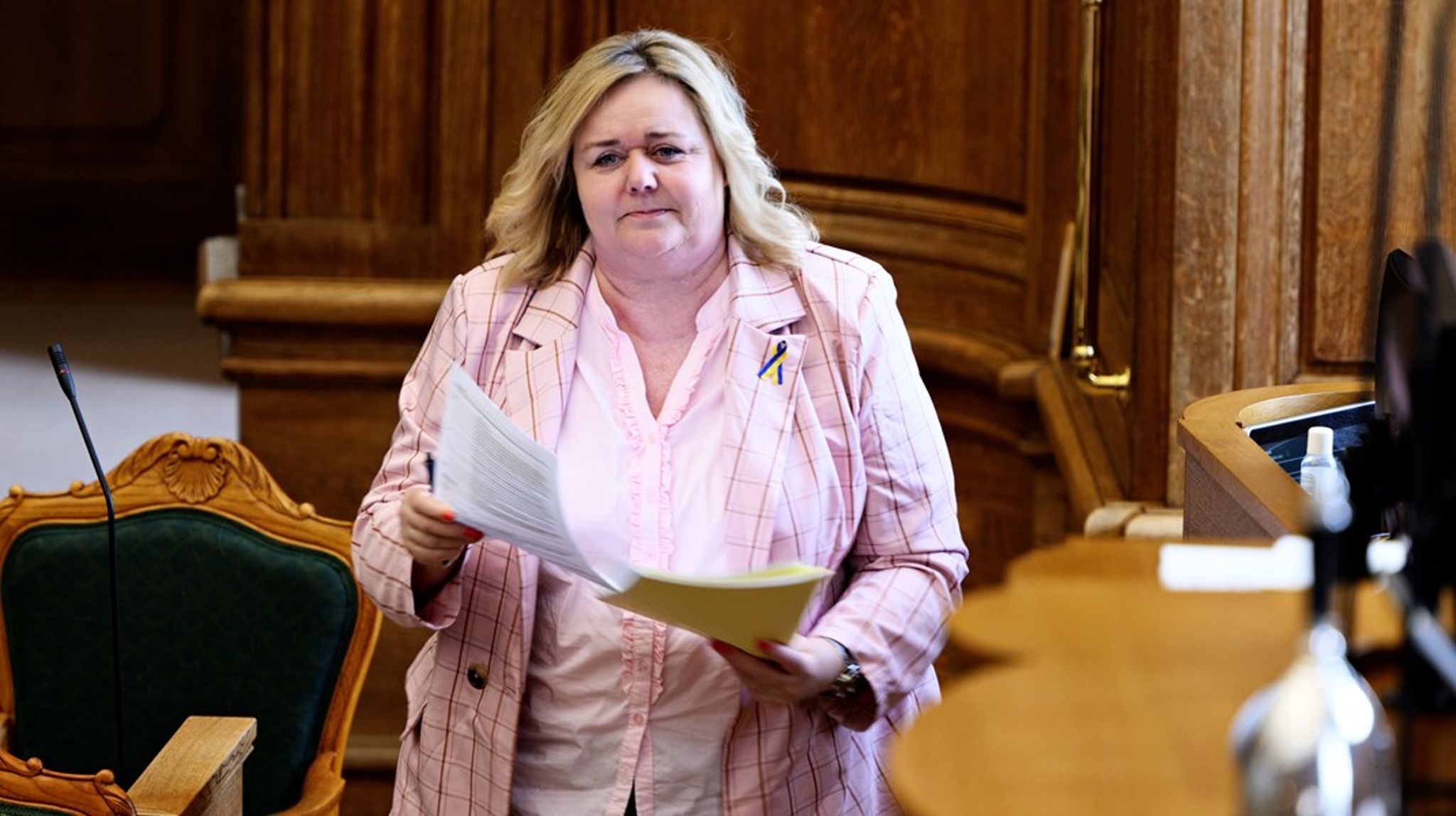 Til samfundskagedyst på Folkemødet kan man blandt andet møde erhvervsordfører Mona Juul (K). "Når man bager kage, så kan man ikke gøre det på slump – man er nødt til at følge en opskrift, et budget, om du vil," siger hun.
