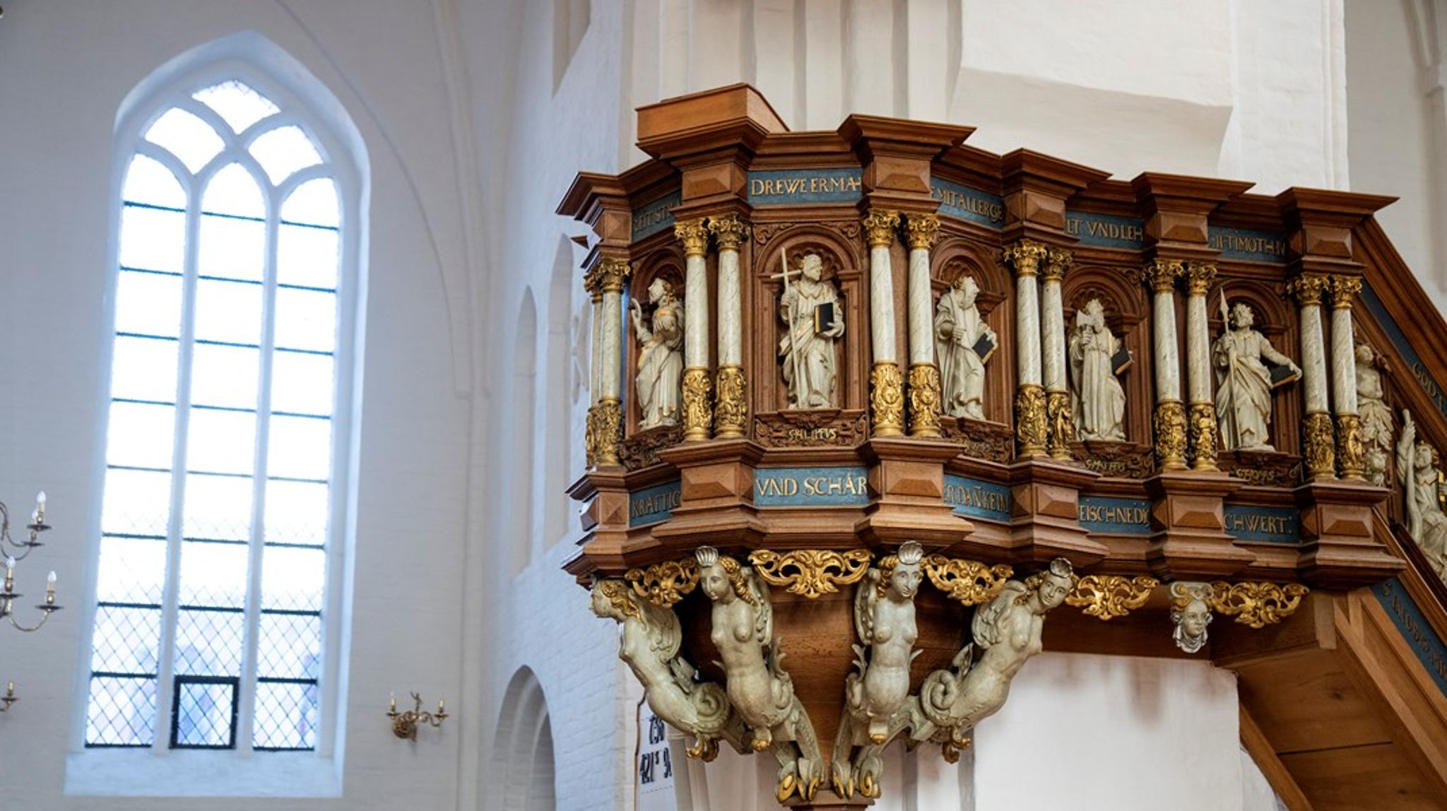 Mange religiøse mennesker og trossamfund herhjemme kan ikke andet end aflæse de stadig flere krav om kontrol som en mistænkeliggørelse, skriver Mads Christoffersen.