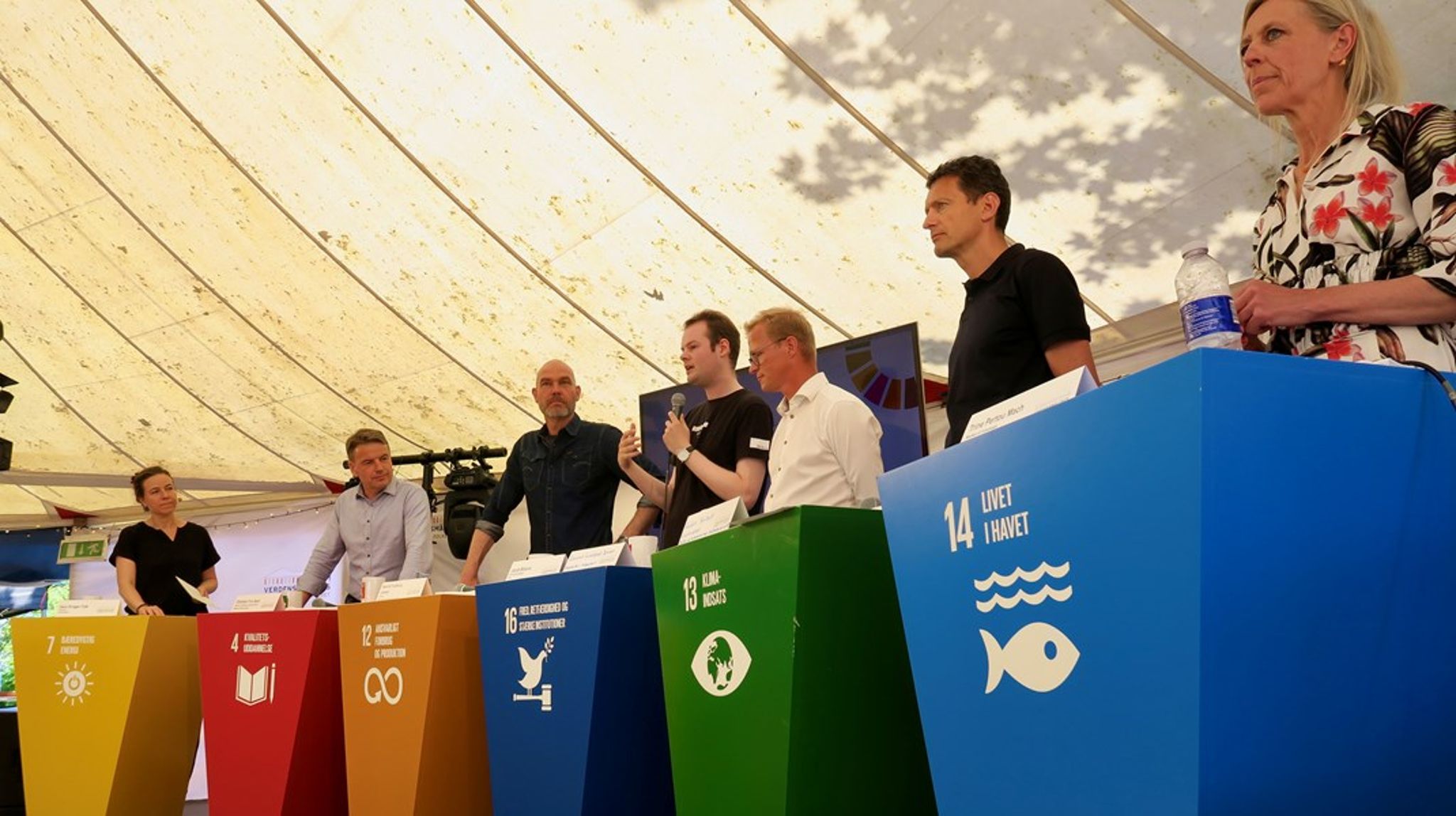 Panel bestod af Trine Pertou Mach (EL), Henrik Fredborg Larsen, Anders Stribolt, Christian Friis Bach (RV), Johannes Lundsfryd Jensen og Jacob Blasius. Sara Krüger Falk, var moderator.<br><br>