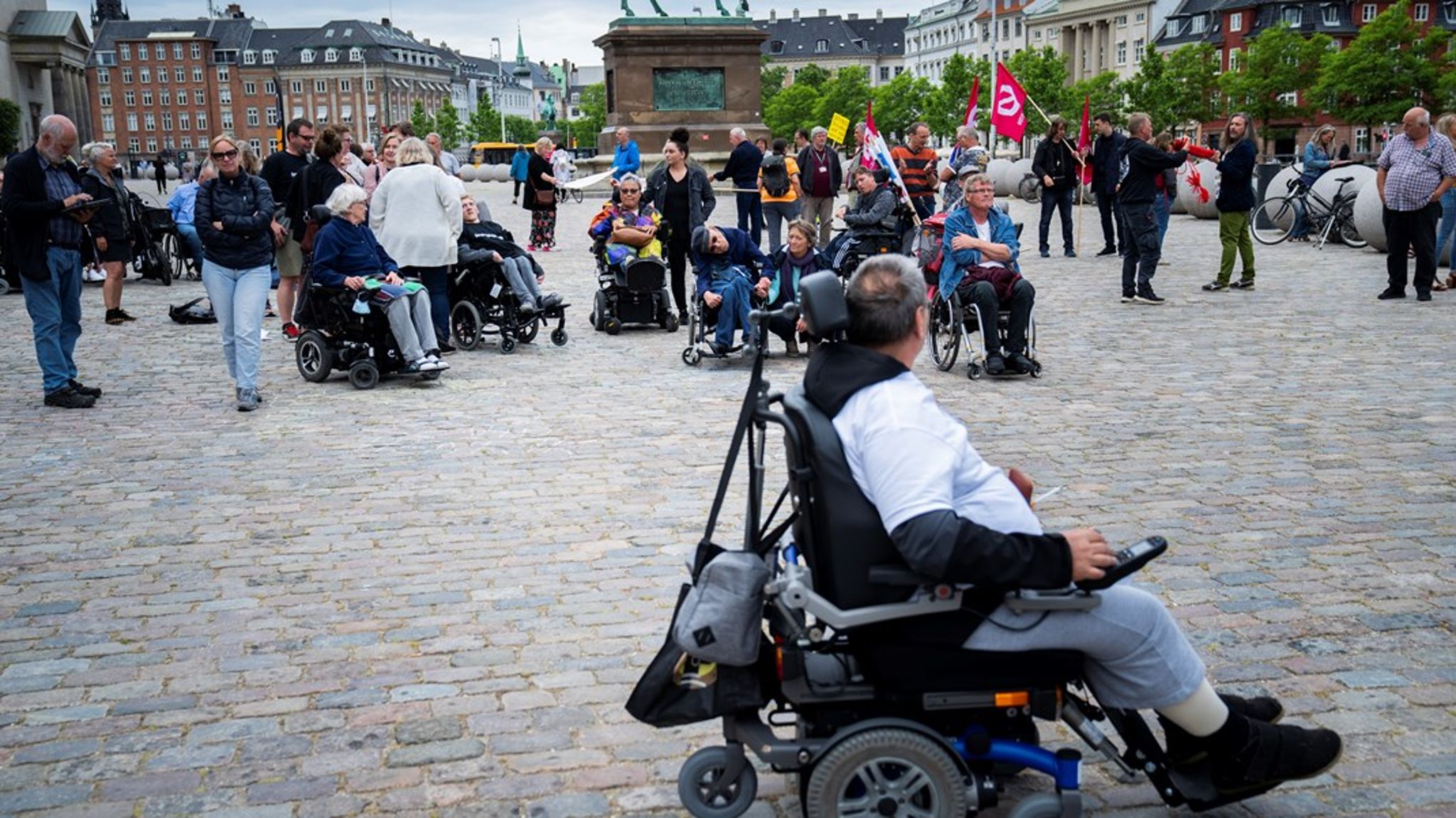 Hvis ikke kommunerne og handicaporganisationerne kan nærme sig hinanden i en god samtale, må staten rykke frem, skriver Willy Feddersen.&nbsp;