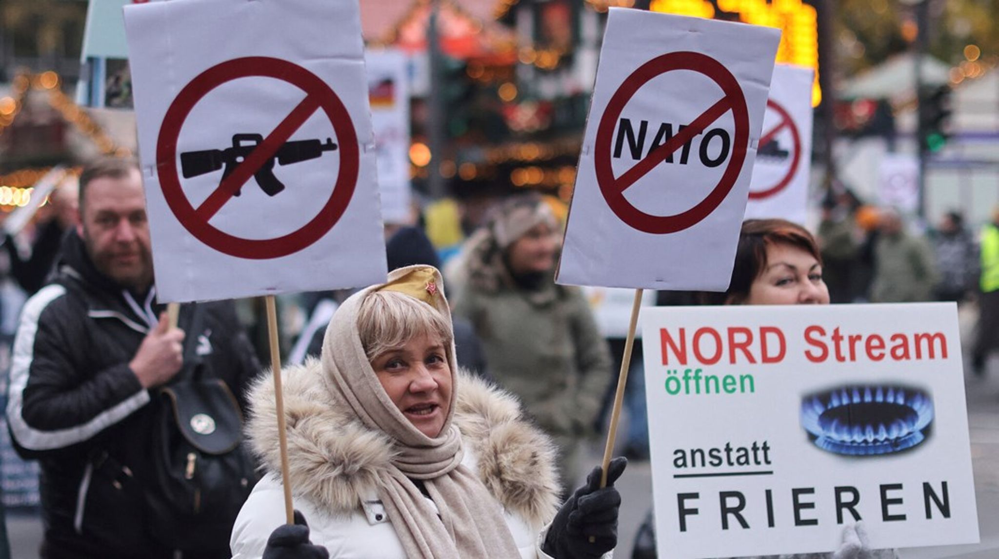 I Tyskland har man set en række prorussiske demonstrationer, der blandt andet arrangeres af landets betragtelige russiske mindretal, skriver Christiern Santos Okholm.