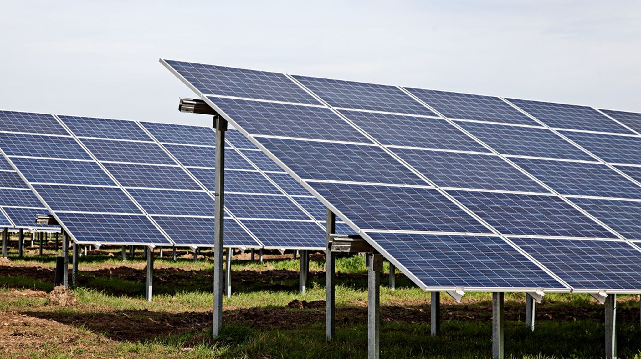 Vi arbejder&nbsp;aktivt med at integrere klima i vores programmer.
Det betyder for eksempel, at vi inkluderer solceller, når der er brug for elektricitet til vanding, og at der plantes træer for at modvirke jordskred, skriver Mattias Söderberg.