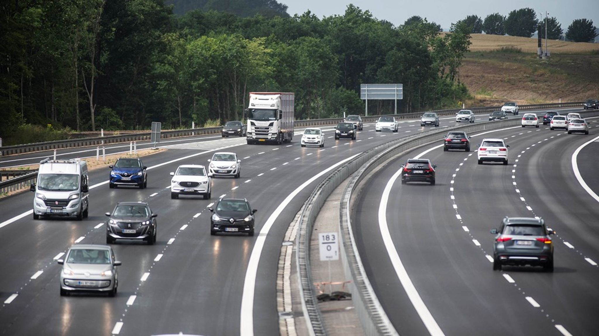 Jeg er udmærket klar over, at det haster, og at transporten udleder mere i dag, end vores fremtid kan bære. Derfor må vi fokusere på, hvordan vi får den største effekt med de nødvendige politiske beslutninger og investeringer, skriver Karsten Lauritzen.