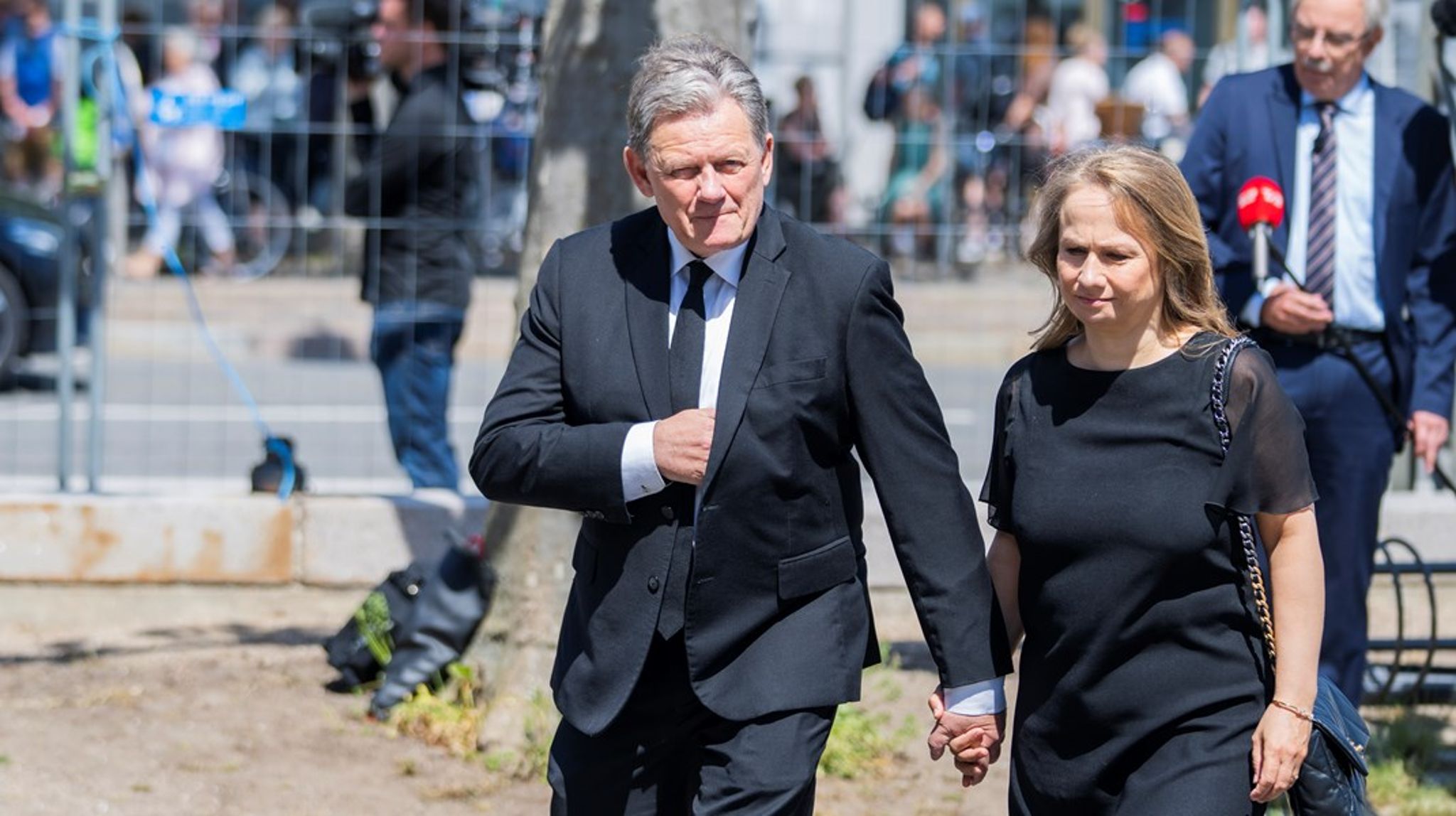 Lars Barfoed, er nyt medlem af Moderaterne. Det sker efter, at den forhenværende justitsminister forlod Konservative i protest mod partiets ledelse på Frederiksberg sammen med sin hustru, Helle Sjelle (t.h).&nbsp;