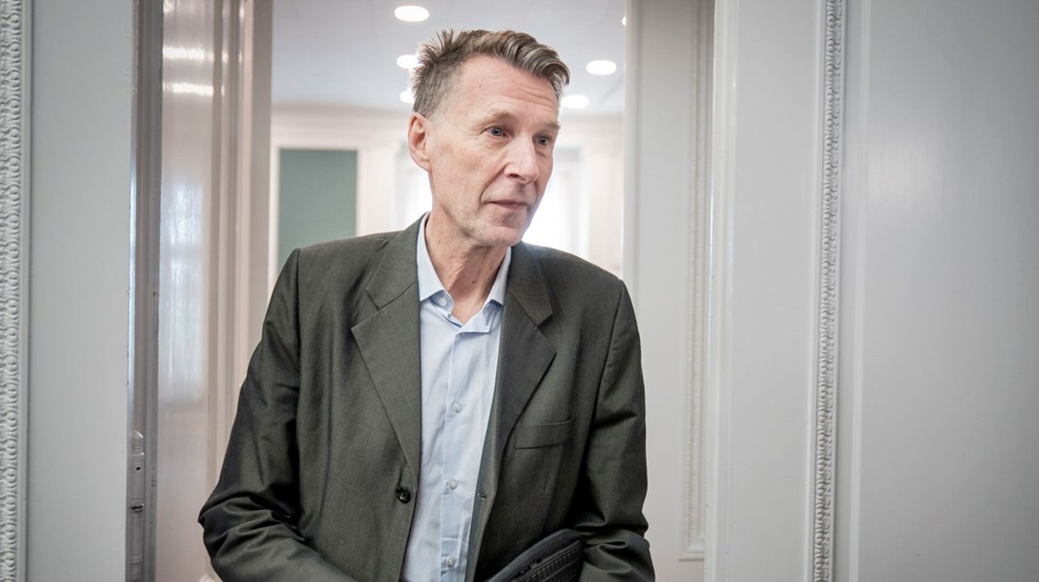 Han er tilbage. Jon Stephensen er tilbage i Folketinget som løsgænger efter at have afbrudt sin selvbetalte orlov&nbsp;før tid.&nbsp;