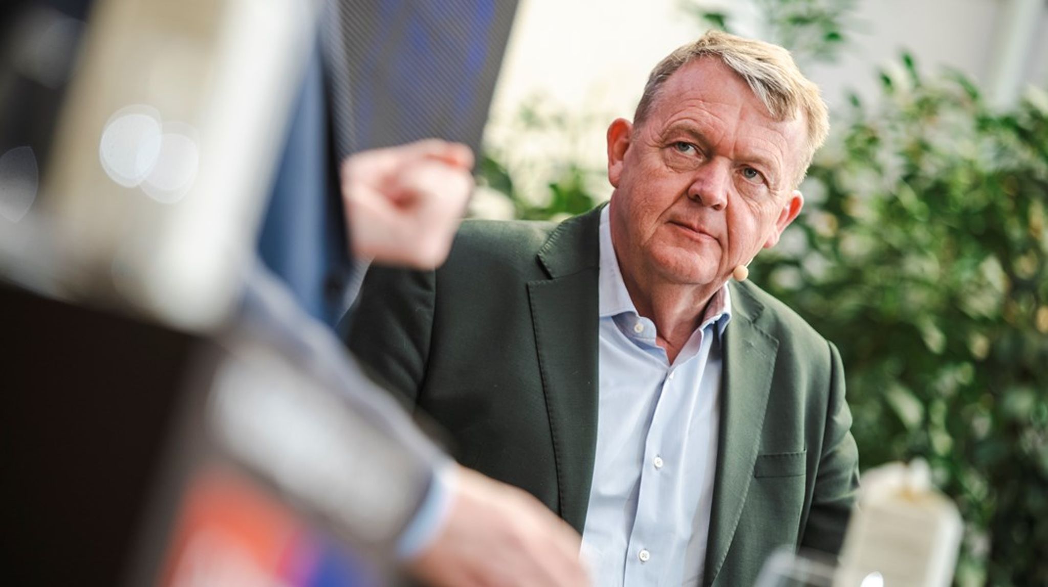 "Hvad er klogskaben i at lukke en ambassade i Tanzania?" spørger udenrigsminister Lars Løkke Rasmussen retorisk i et interview i Jyllands-Posten.&nbsp;