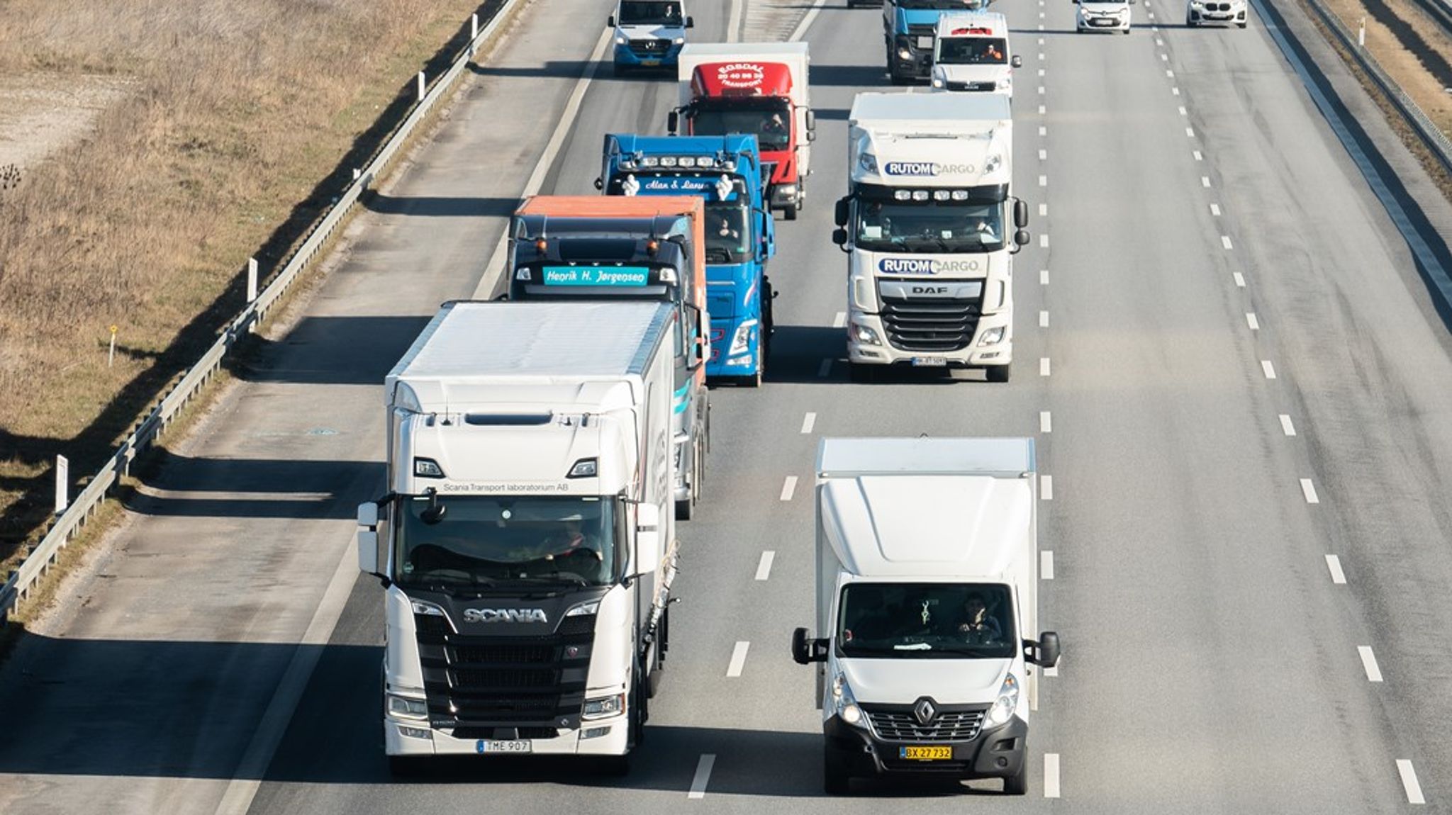 Regeringen vil i 2024 til 2026 afsætte 100 millioner kroner til omstilling af den tunge vejtransport.&nbsp;