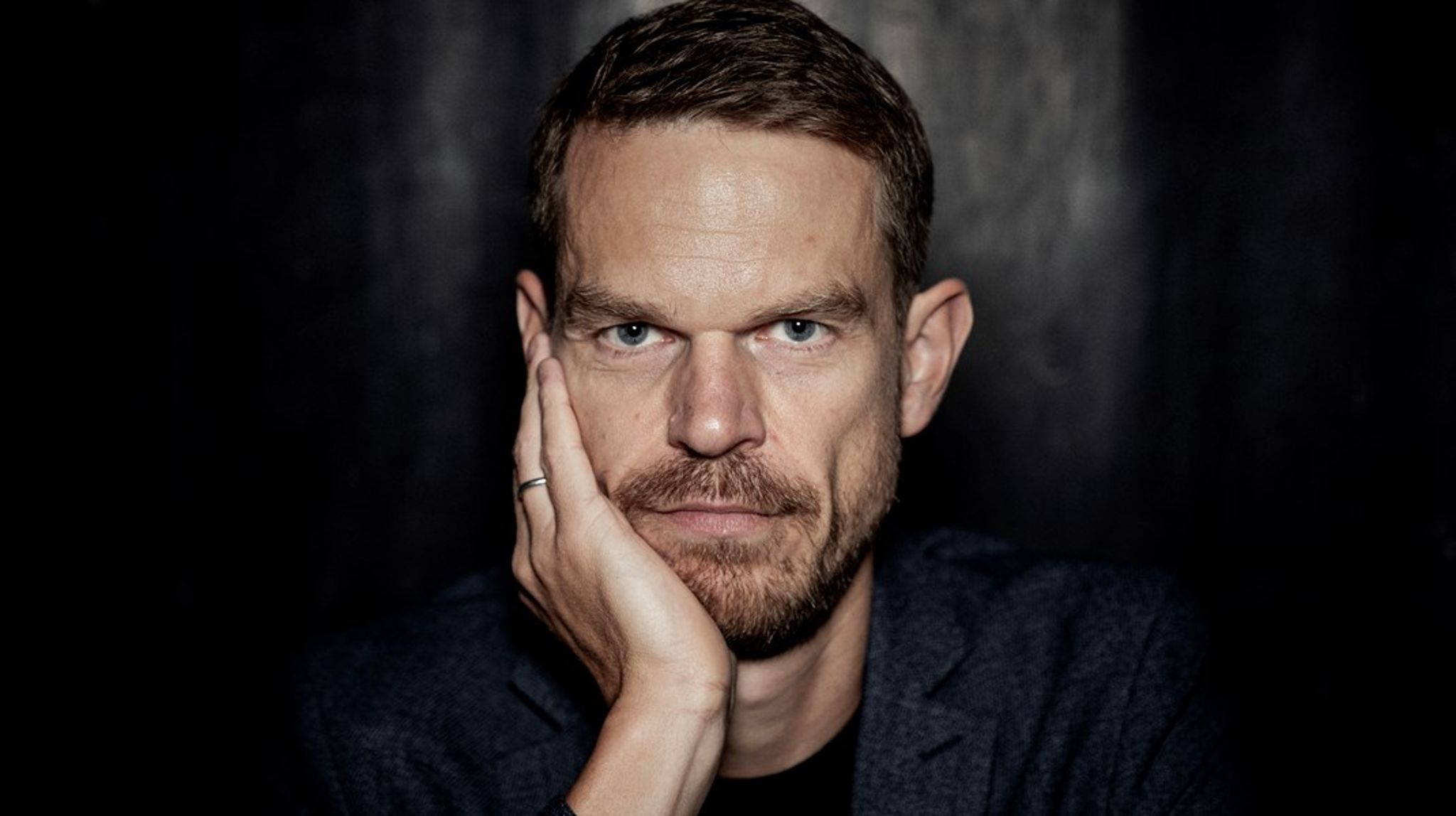 En iranskfødt kunstner rev koranen itu i en protest mod undertrykkelse af kvinder, hvorefter justitsministeren irettesatte hende.&nbsp;Vi har altså en justitsminister, der fortæller en kunstner, hvordan hun bør udøve sin kunst. Dette burde oprøre både kunstnere og den øvrige befolkning, skriver Svend Brinkmann.