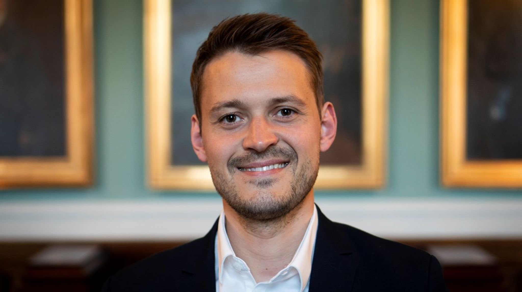 Mads Brenøe har været souschef i Venstres pressetjeneste siden 2021, nu skal han være projektleder for nyt grønt initiativ i Danmarks Naturfredningsforening. Foto: Mathias Aaen 