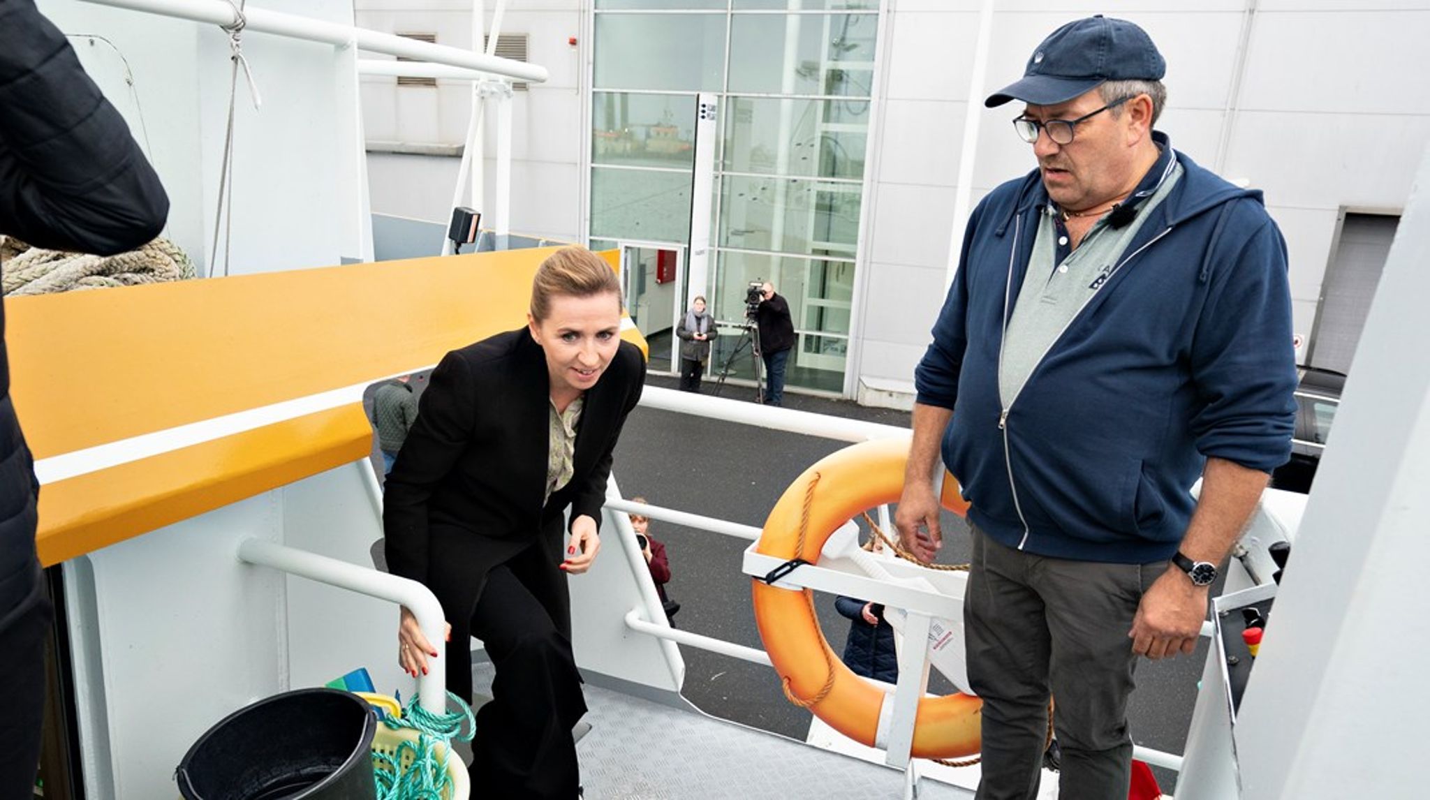 Vi ser det gang på gang med besøg af folketingsmedlemmer og ministre på havne, værfter og skibe, hvor alle taler pænt om, at det maritime Danmark er vigtigt og udgør en vigtig del af Danmarks DNA og økonomi. Men handlinger, der kan understøtte udviklingen lader vente på sig, skriver Gitte Lillelund Bech.