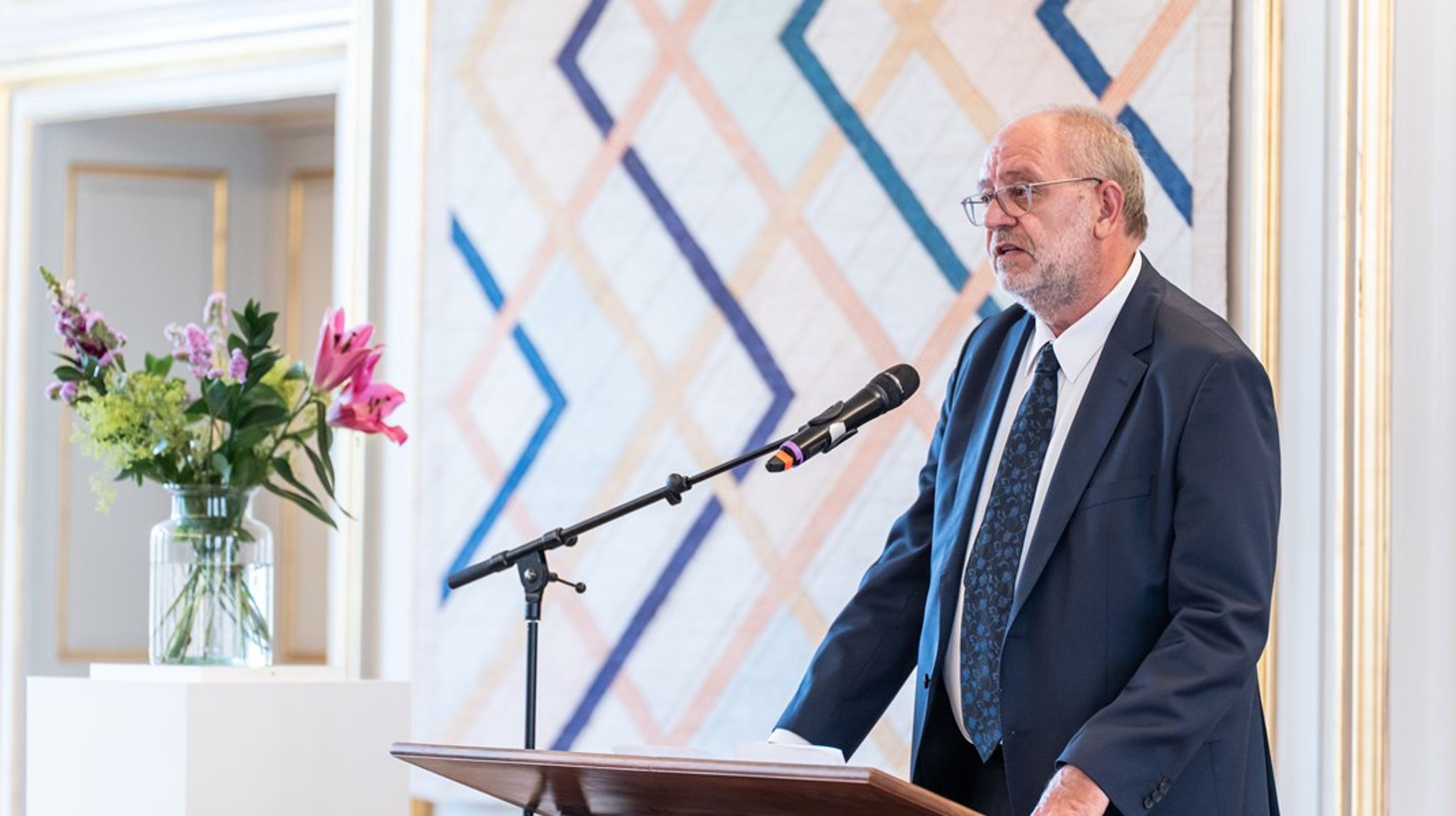Leder af Statens Kunstfonds repræsentantskab&nbsp;Henrik Tvarnø&nbsp;håber, at der blandt ansøgerne&nbsp;er forståelse
for, at de fleste får et nej grundet de mange&nbsp;interesserede.