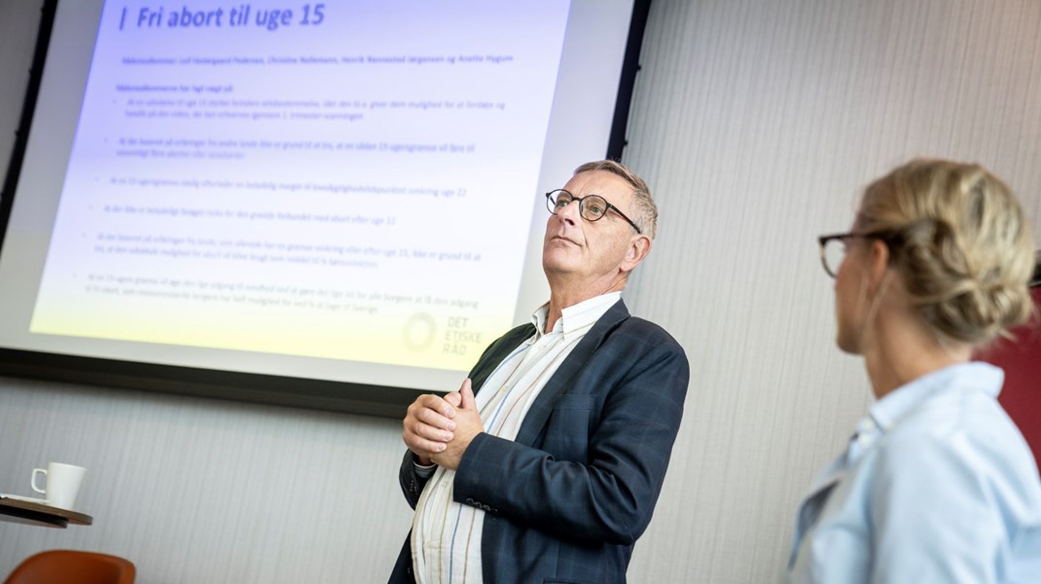 Formand for Det Etiske Råd, Leif Vestergaard Pedersen, og medlem af Det Etiske Råd, Ida Donkin, præsenterede tirsdag rådets anbefalinger til at hæve abortgrænsen.<br>