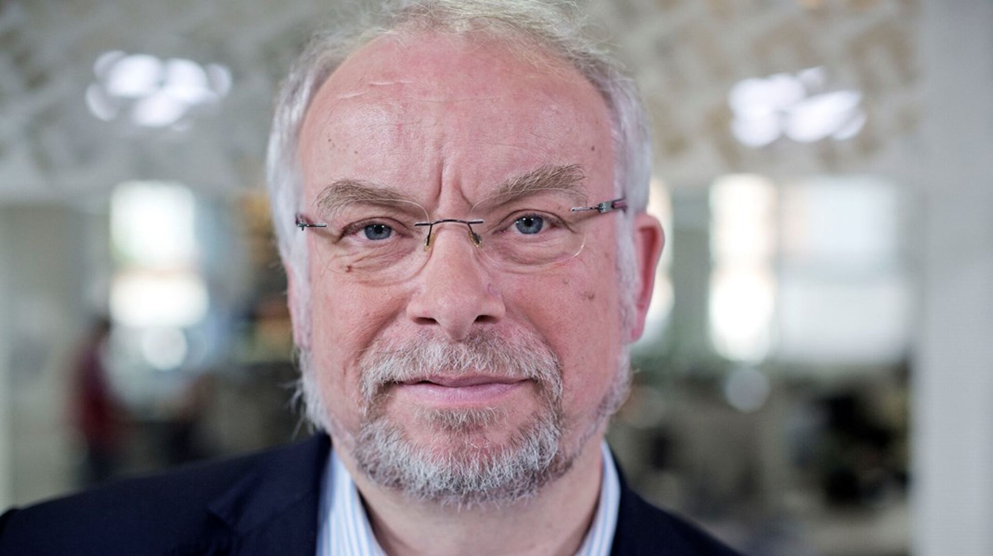 Mangel på tillid skaber den magtesløshed, der slår ud i vrede og i værste fald polariserer befolkningen og kalder ekstremistiske synspunkter frem, skriver biskop Peter Skov-Jakobsen.