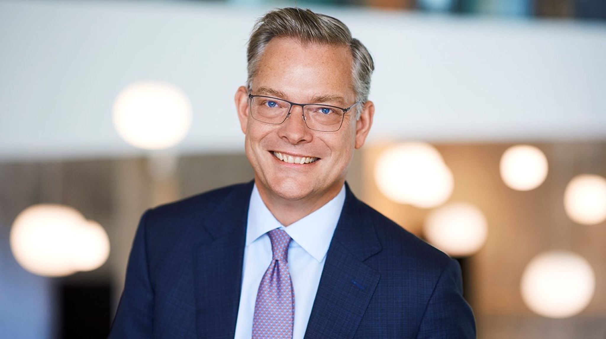 Sydbank oplyser, at Mark Luscombe er blevet fit and proper godkendt af Finanstilsynet til at overtage posten som administrerende direktør.