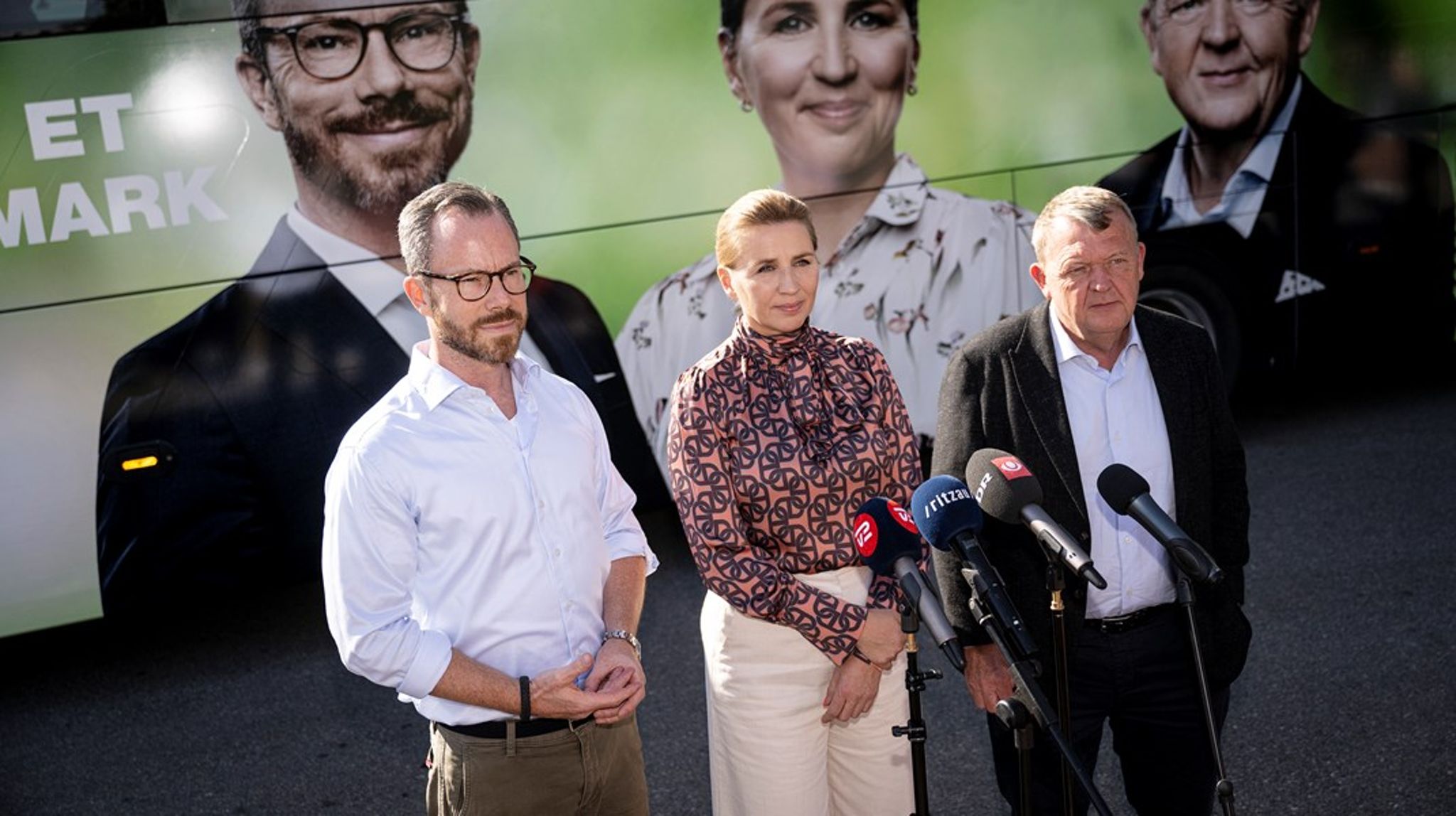Mette, Jakob og Lars' bustur var tæt på pinlig. De blev mødt af halvtomme sale og sure vælgere. Partilederne virker handlingslammede, skriver David Trads.