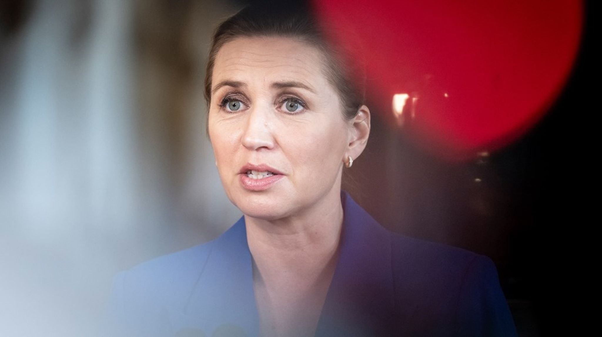 Mette Frederiksen er gået&nbsp;i rette med danskernes arbejdsmoral – og&nbsp;indtil videre har det hverken slået positivt igennem i regeringens opbakning i meningsmålingerne eller i Mette Frederiksens egne popularitetstal, skriver politisk redaktør Esben Schjørring.
