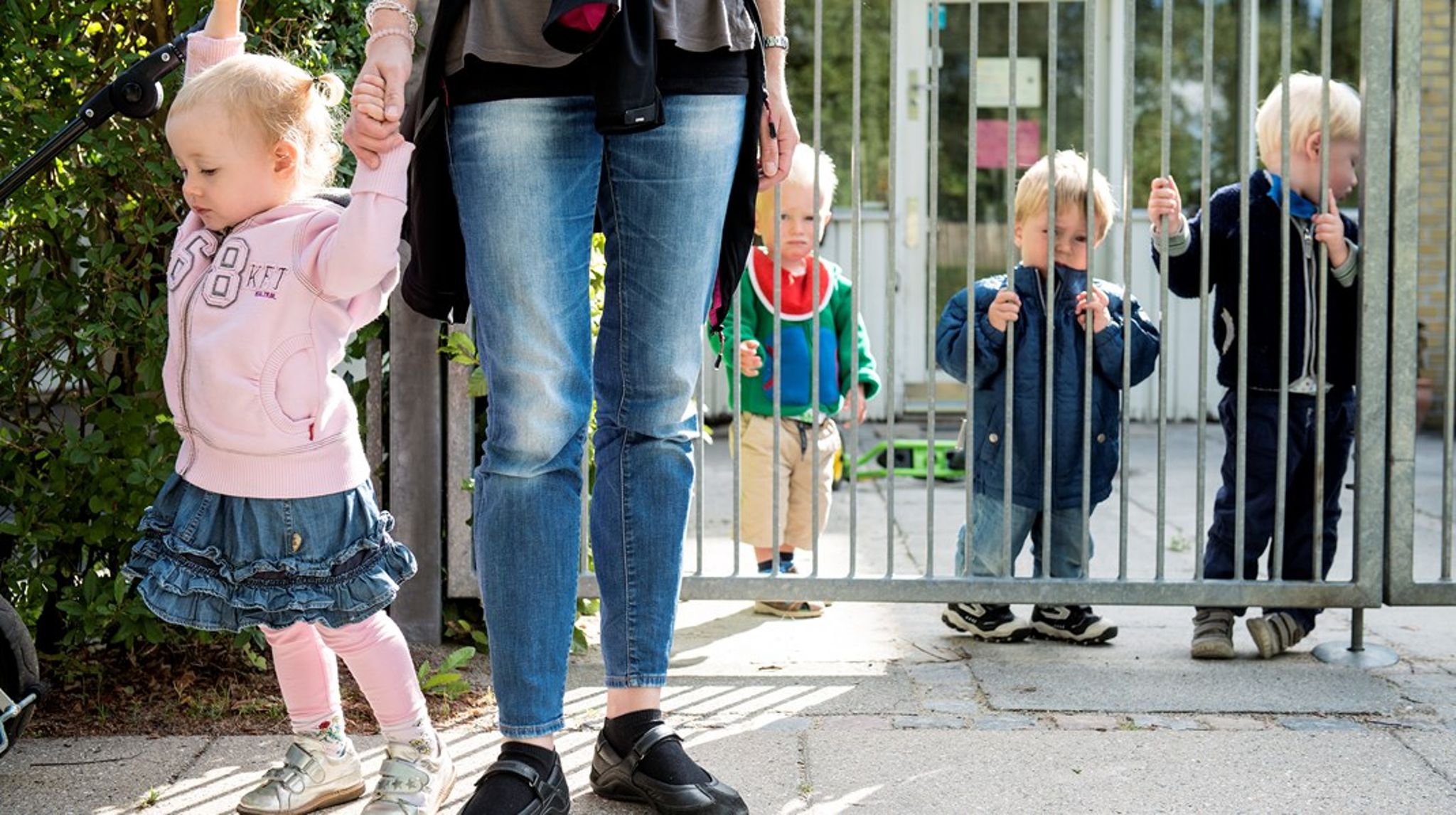 Kommunerne har mulighed for at spare millioner på vikarer, hvis de kan nedbringe sygefraværet i daginstitutionerne. Det kræver dog, at de kan ansætte personale med de rette kompetencer, ifølge en ny analyse.