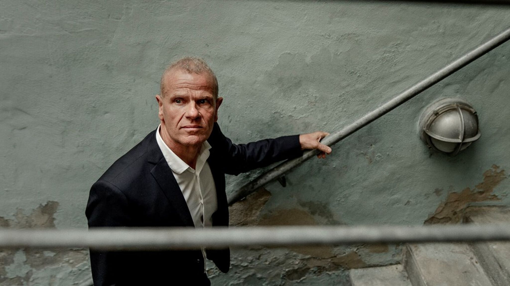 Højesteret har torsdag afsagt kendelser i tre ud af seks spørgsmål forud for retssagen mod spionchef Lars Findsen. Det betyder blandt andet, at han må få udleveret sit anklageskrift.