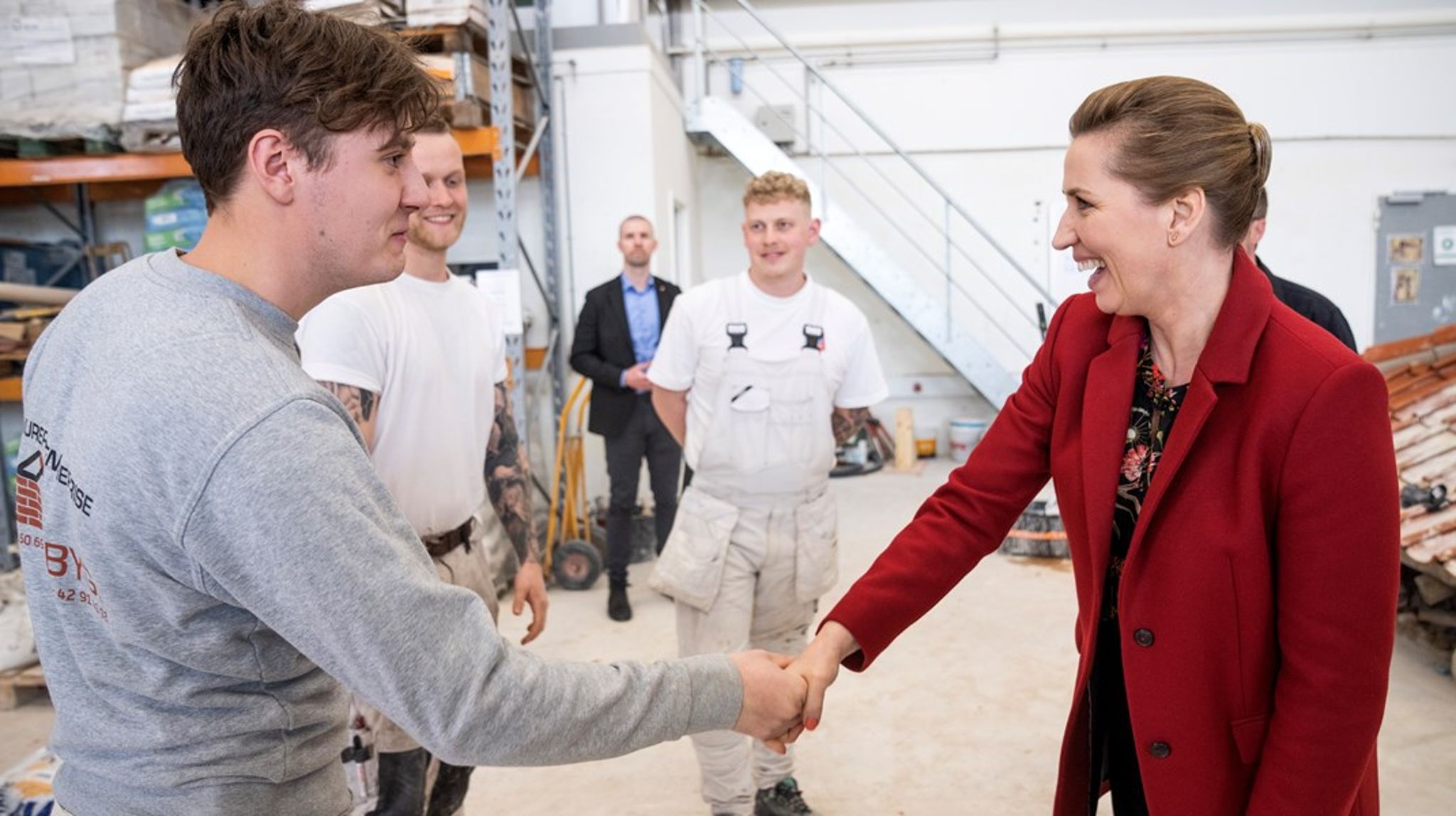 Trods massivt fokus på erhvervsuddannelserne og manglen på faglærte&nbsp;i den offentlige debat fortsætter elevtallet med at falde. Her besøger statsministeren en erhvervsskole i Herning tidligere i år.