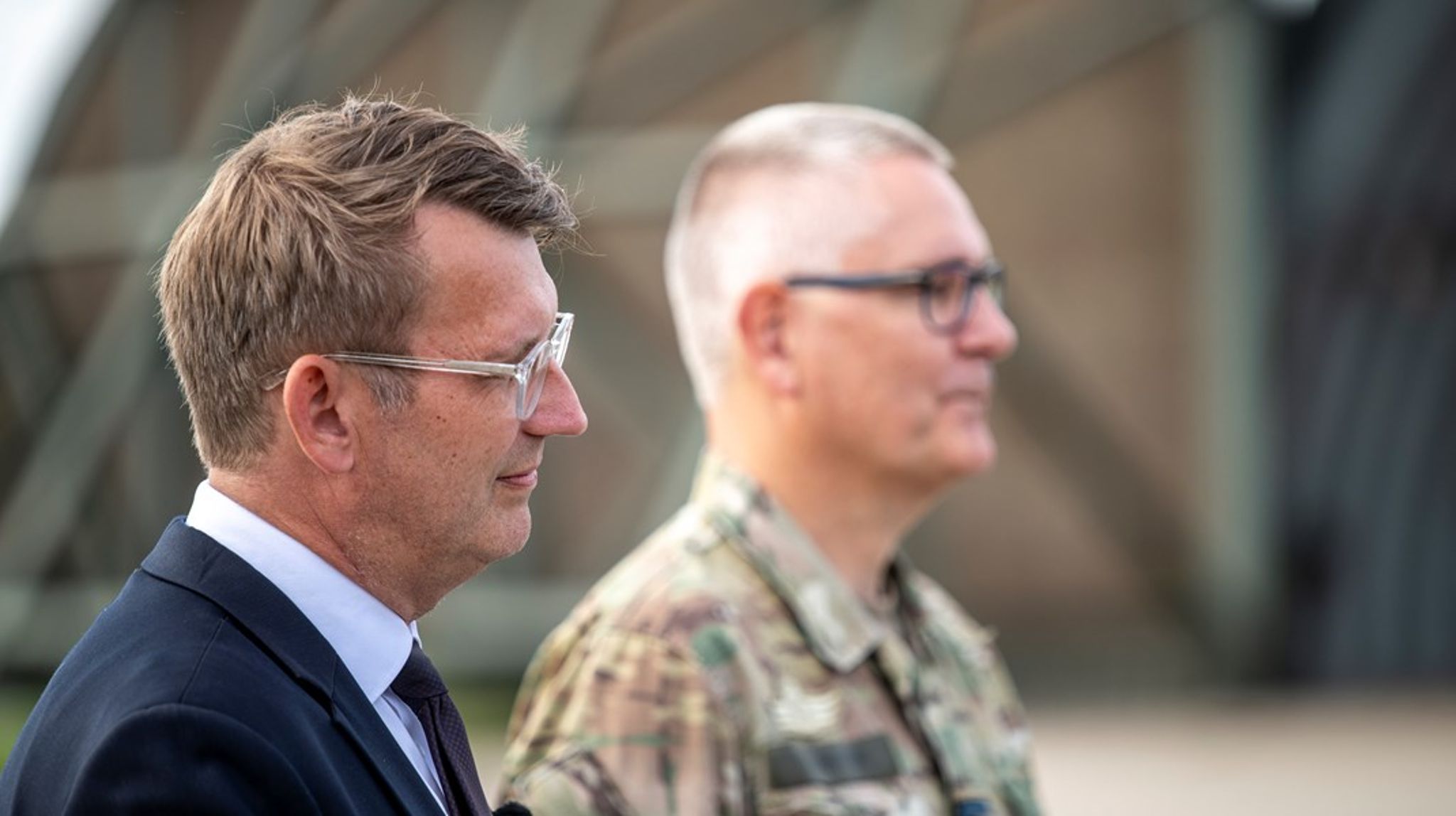 De færreste
er klar over, hvor meget det forventes af en dansk officer, at han eller hun i
enhver planlægning forholder sig konstruktivt kritisk til alle informationer,
også dem der kommer fra chefen, skriver Jess Møller Nielsen.